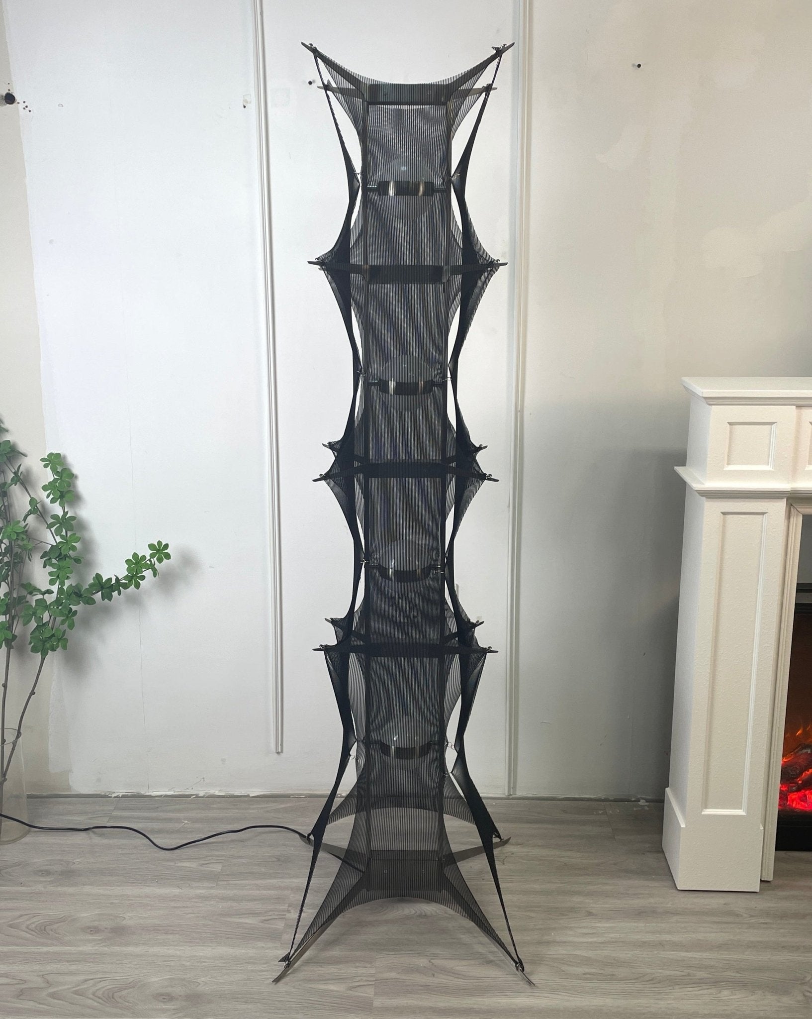 Noir Mesh Tower Floor Lamp - Blowlighting