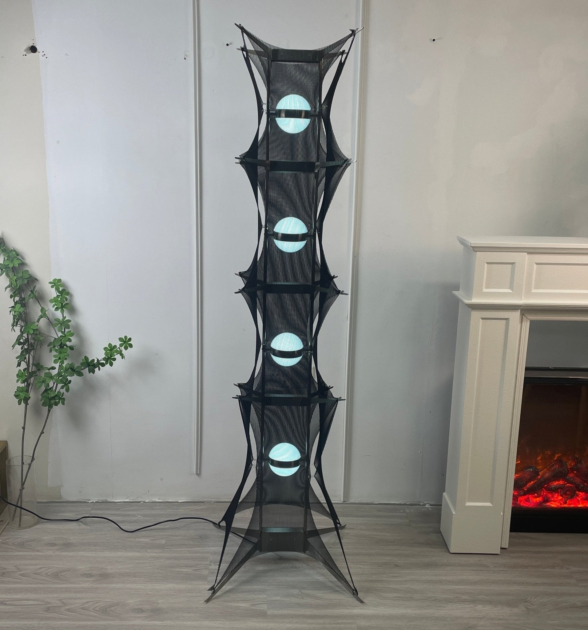 Noir Mesh Tower Floor Lamp - Blowlighting
