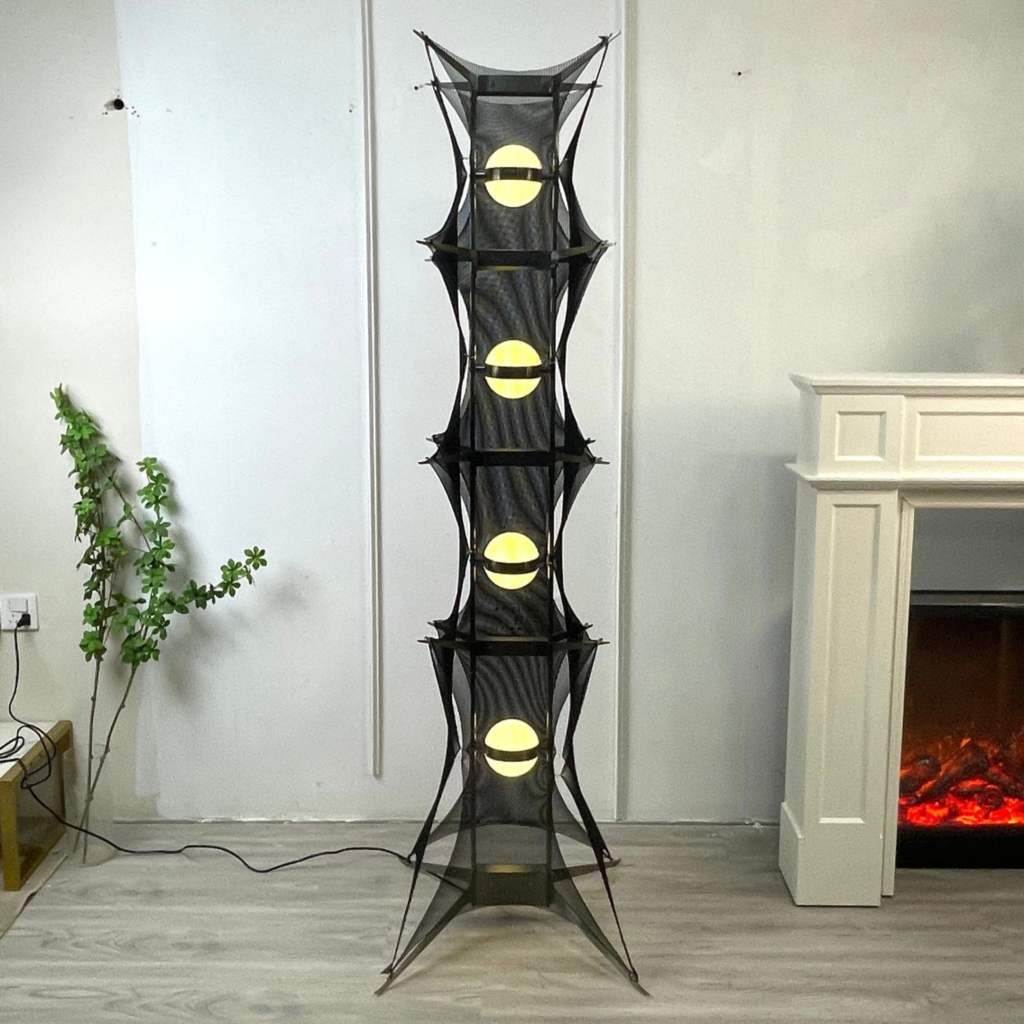 Noir Mesh Tower Floor Lamp - Blowlighting