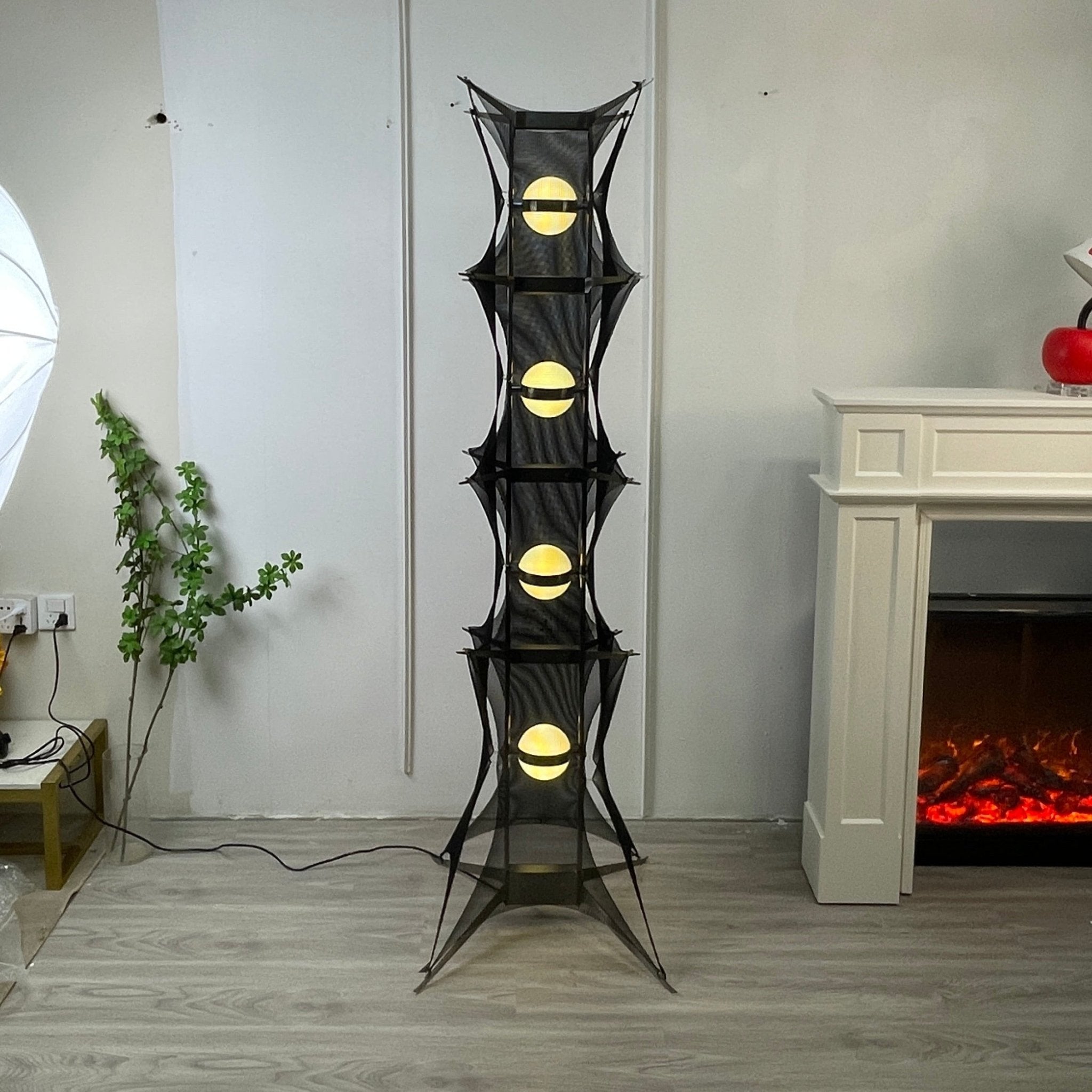 Noir Mesh Tower Floor Lamp - Blowlighting