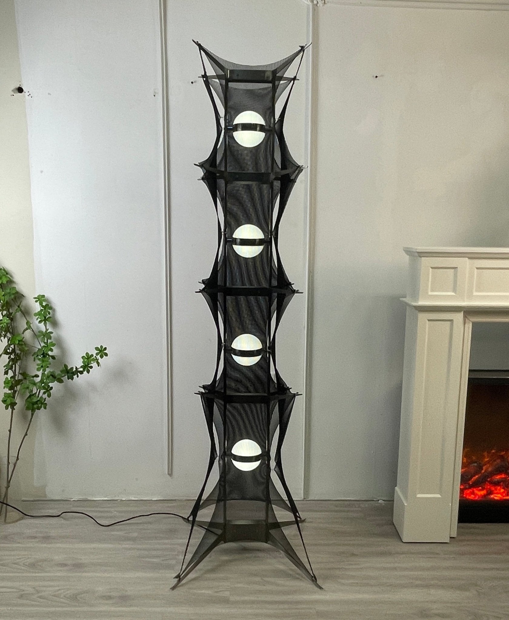 Noir Mesh Tower Floor Lamp - Blowlighting