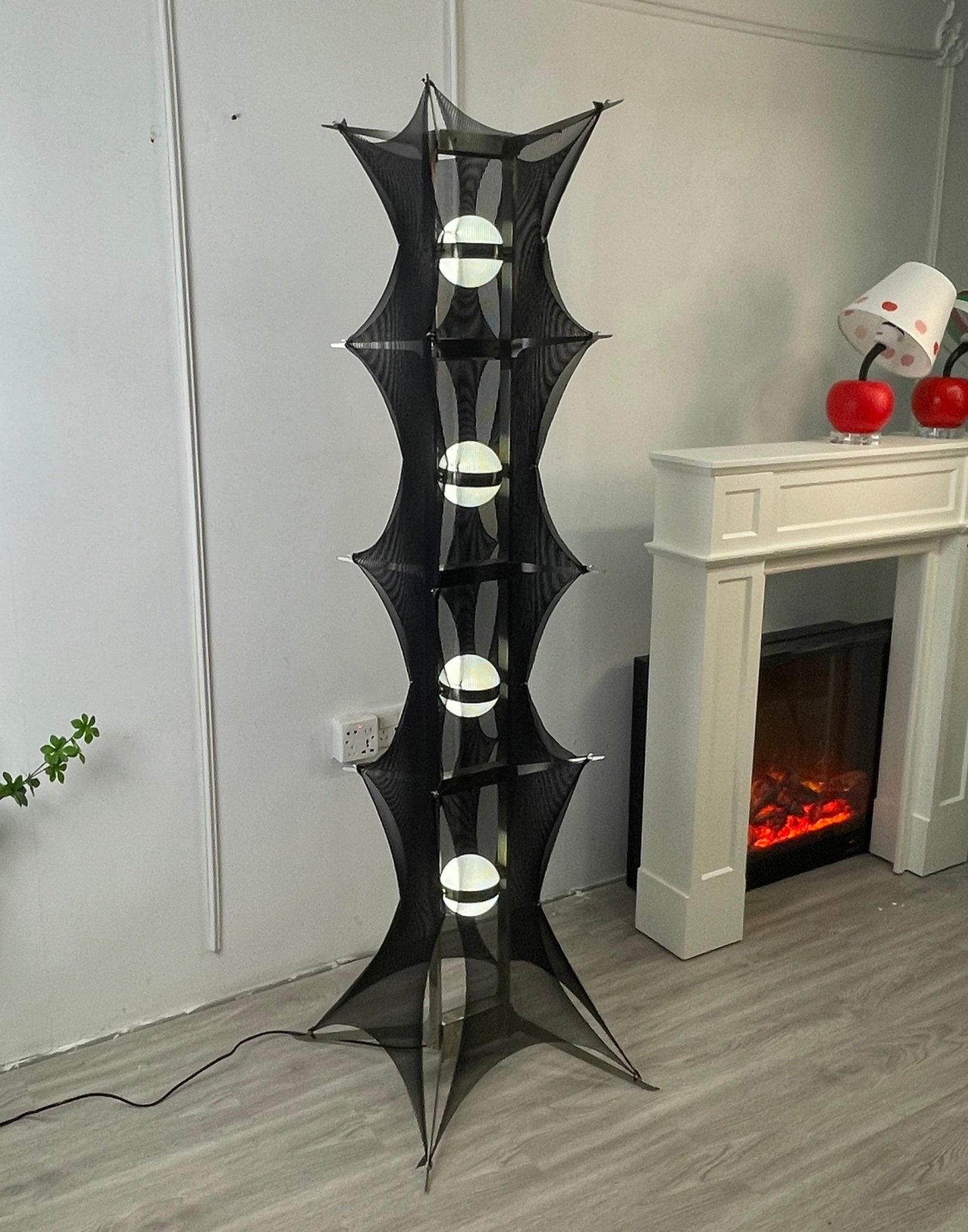 Noir Mesh Tower Floor Lamp - Blowlighting