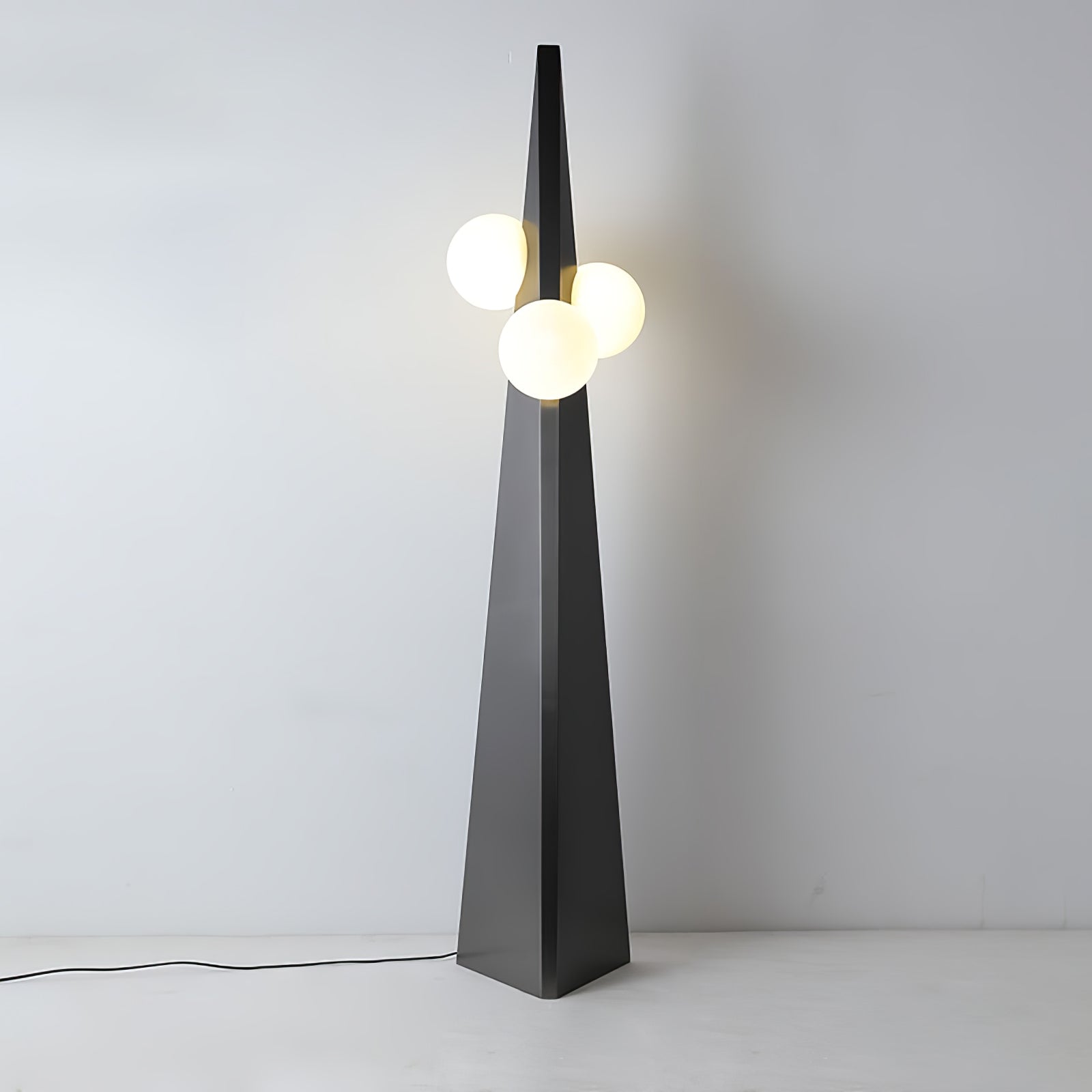 Lymarora Sculptural Metal Floor Lamp - Blowlighting