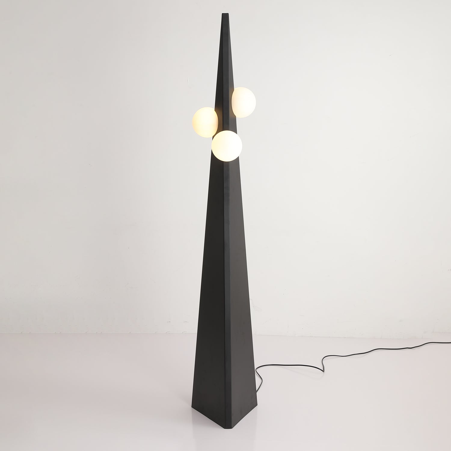 Lymarora Sculptural Metal Floor Lamp - Blowlighting