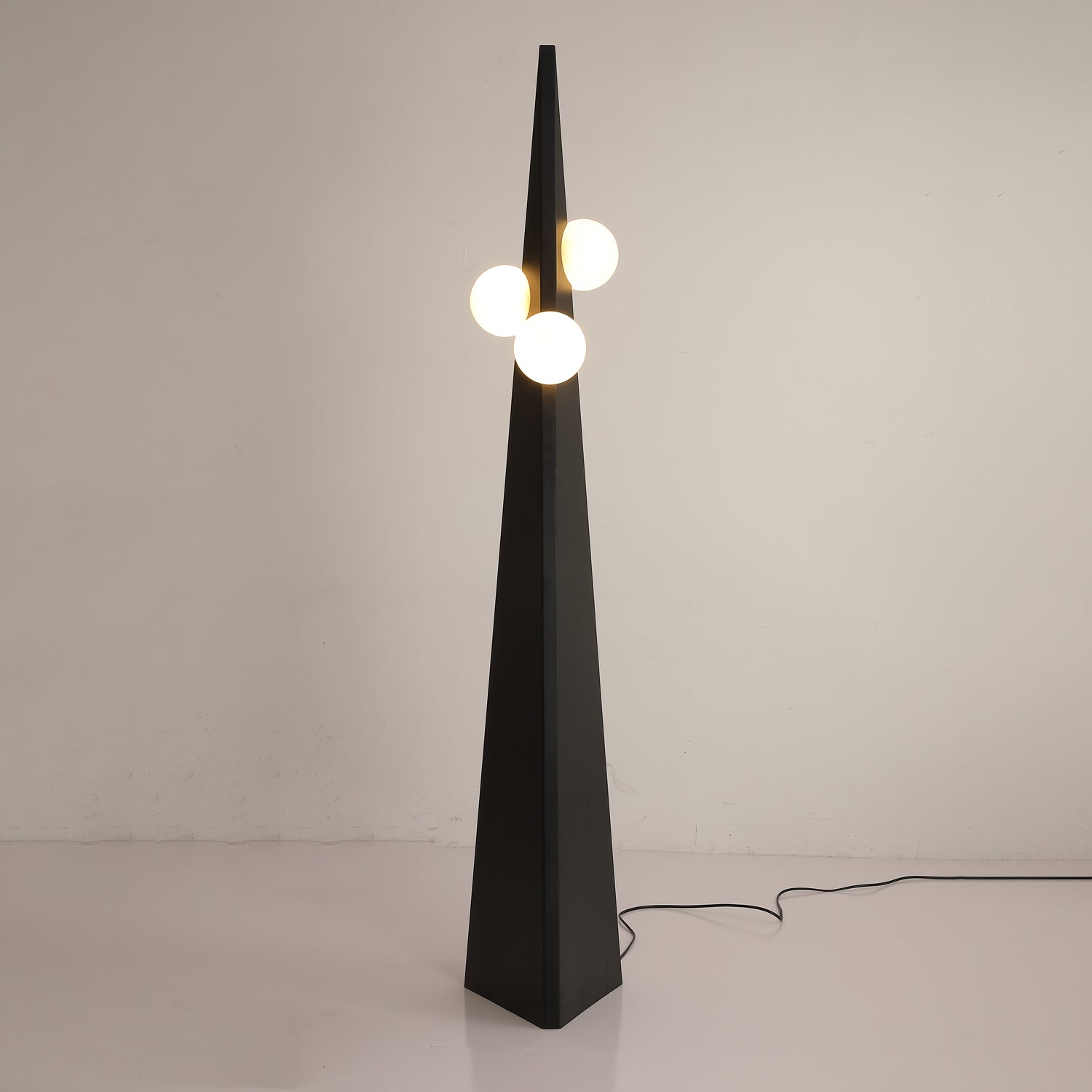 Lymarora Sculptural Metal Floor Lamp - Blowlighting