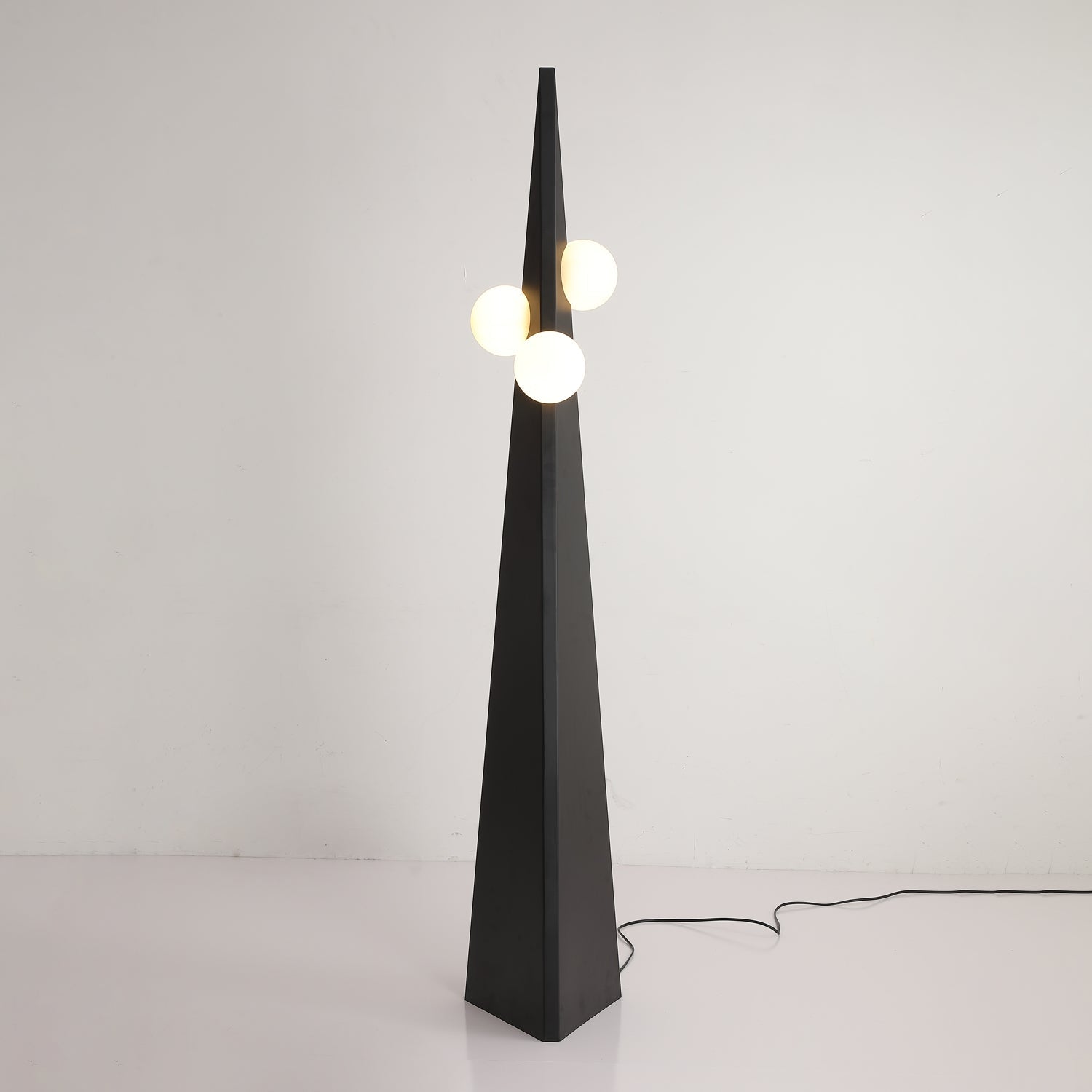 Lymarora Sculptural Metal Floor Lamp - Blowlighting