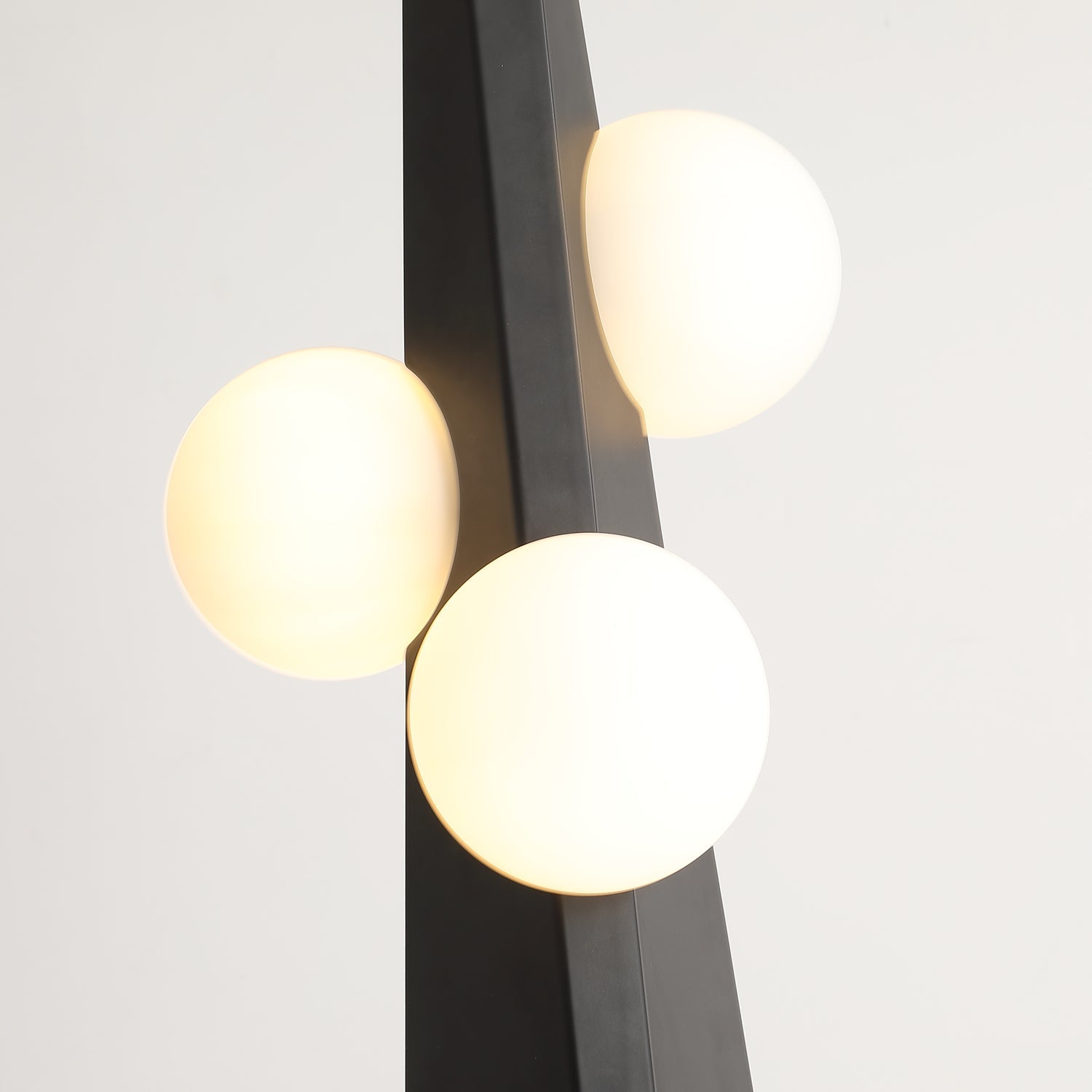 Lymarora Sculptural Metal Floor Lamp - Blowlighting