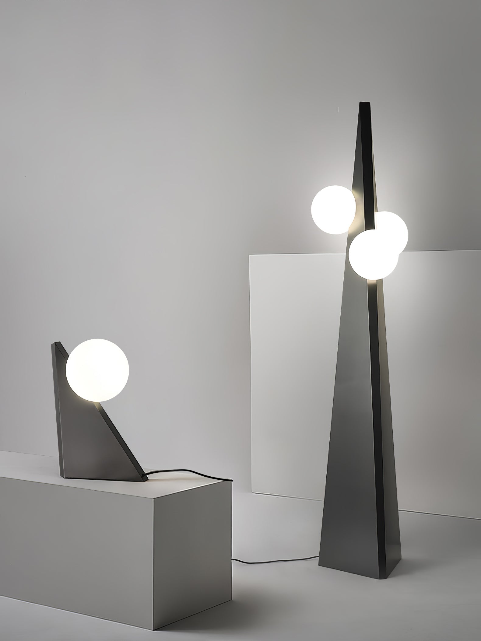Lymarora Sculptural Metal Floor Lamp - Blowlighting