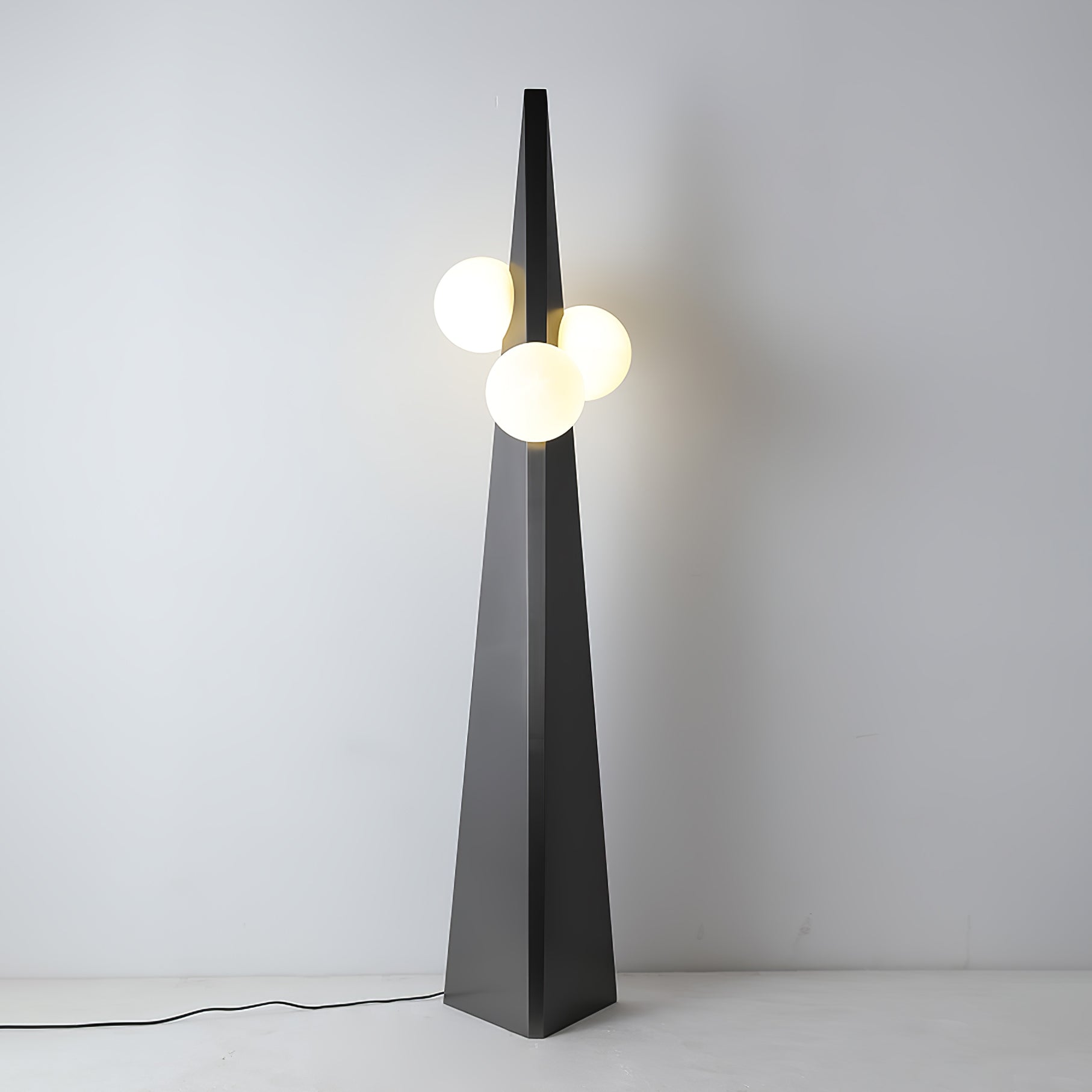 Lymarora Sculptural Metal Floor Lamp - Blowlighting