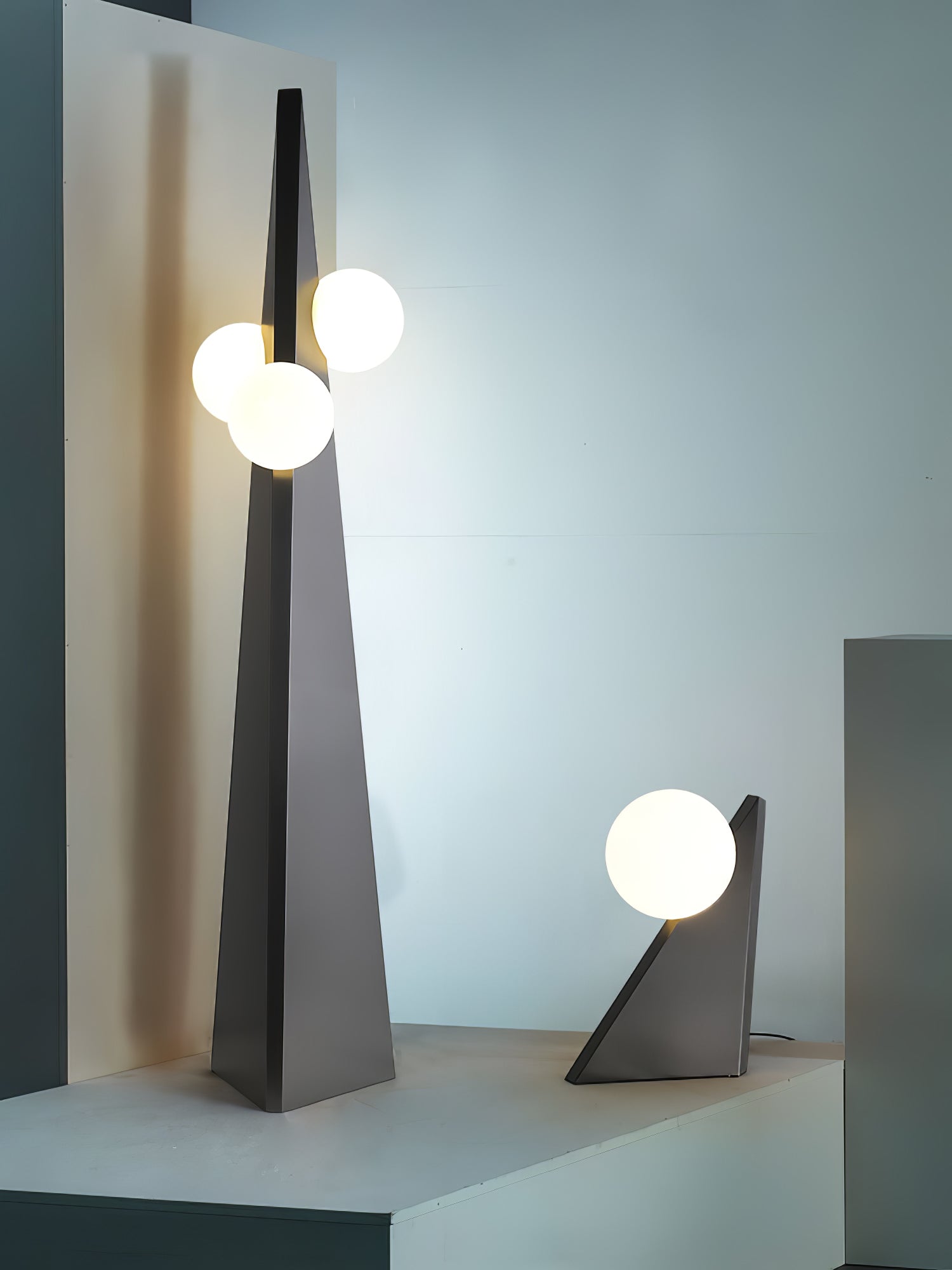 Lymarora Sculptural Metal Floor Lamp - Blowlighting