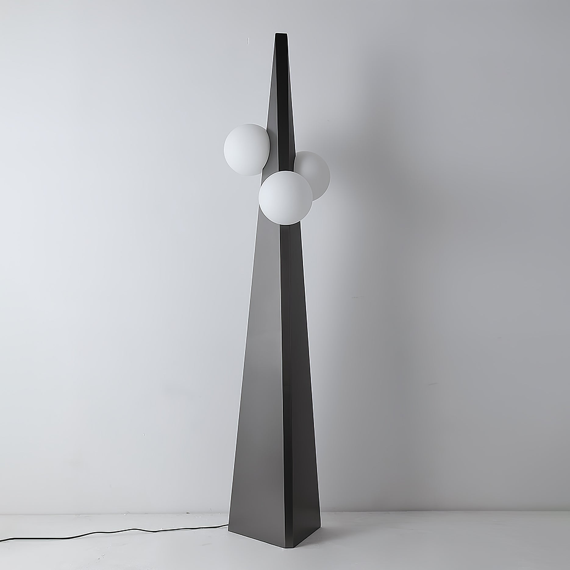 Lymarora Sculptural Metal Floor Lamp - Blowlighting