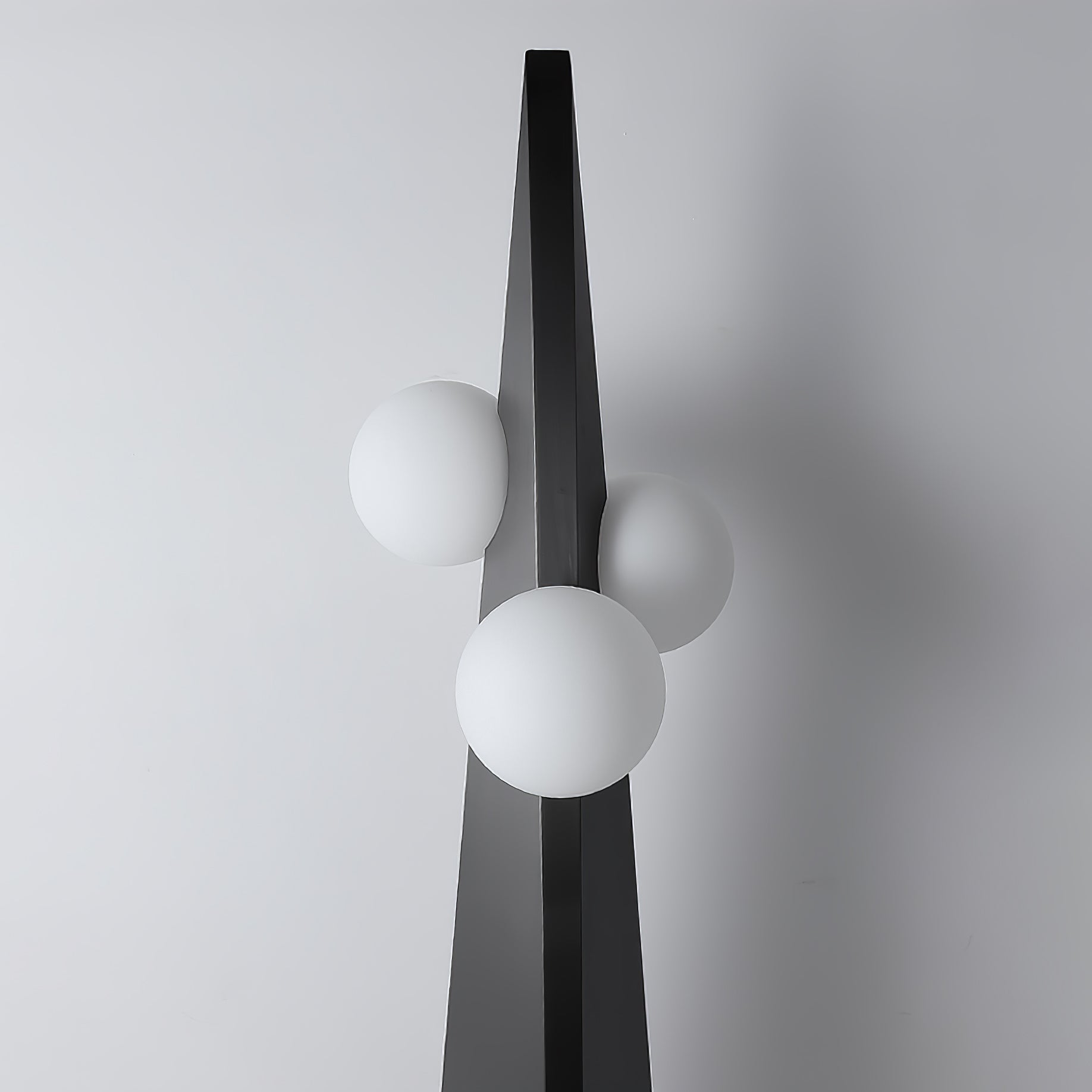 Lymarora Sculptural Metal Floor Lamp - Blowlighting