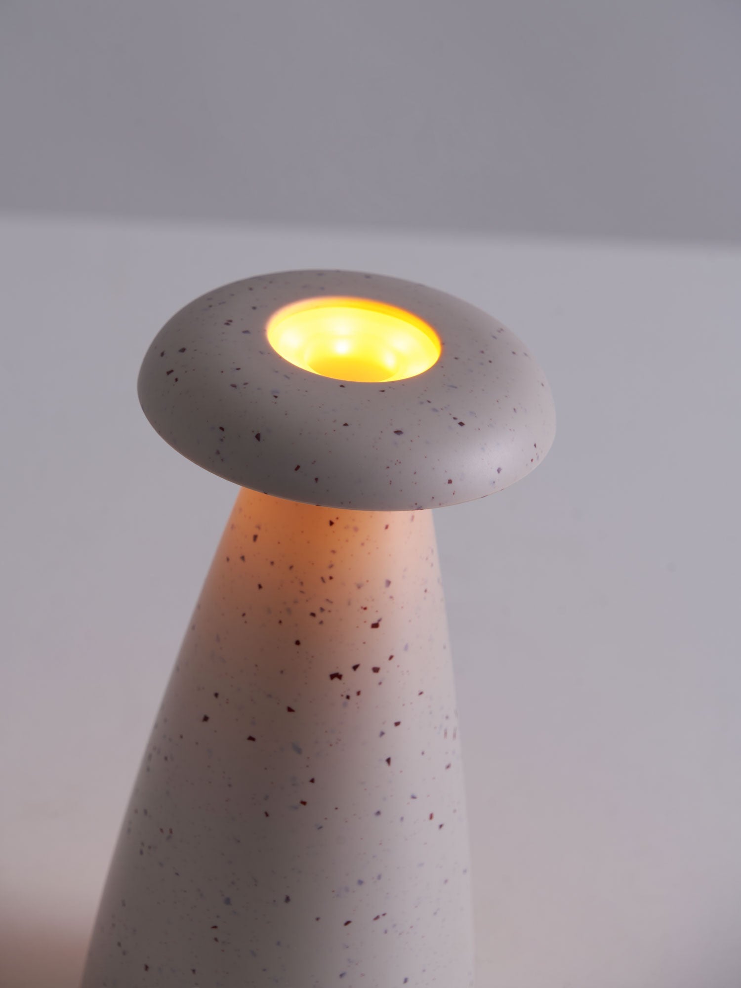 Noko Mushroom Rechargeable Table Lamp - Blowlighting