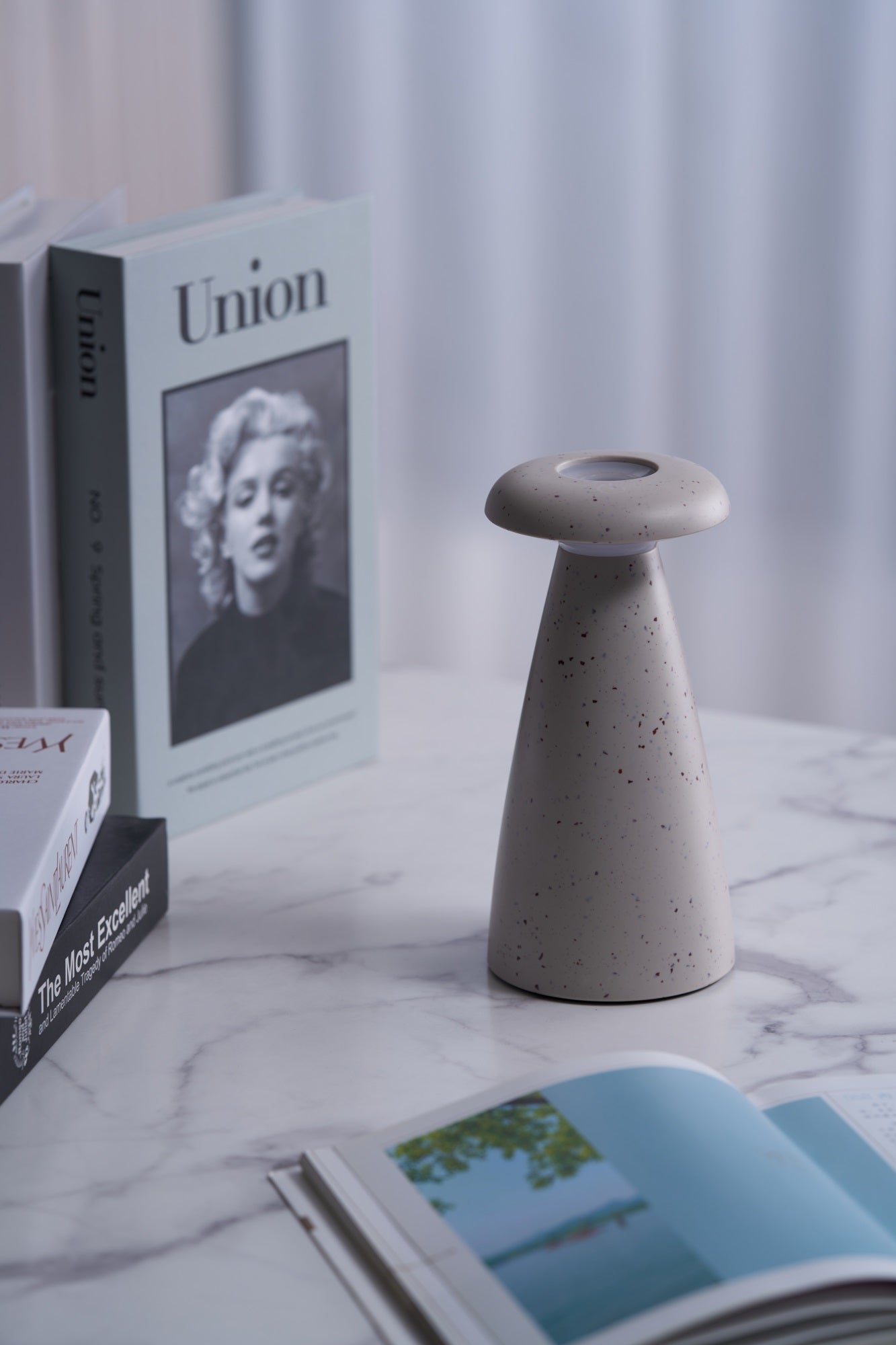 Noko Mushroom Rechargeable Table Lamp - Blowlighting