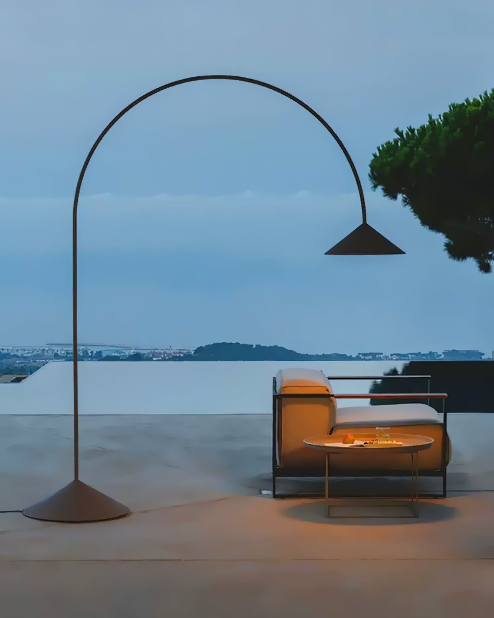 Civara Minimalist Metal Floor Lamp - Blowlighting
