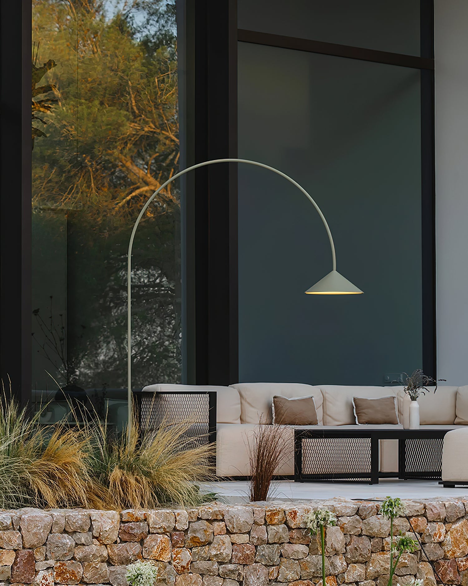 Civara Minimalist Metal Floor Lamp - Blowlighting