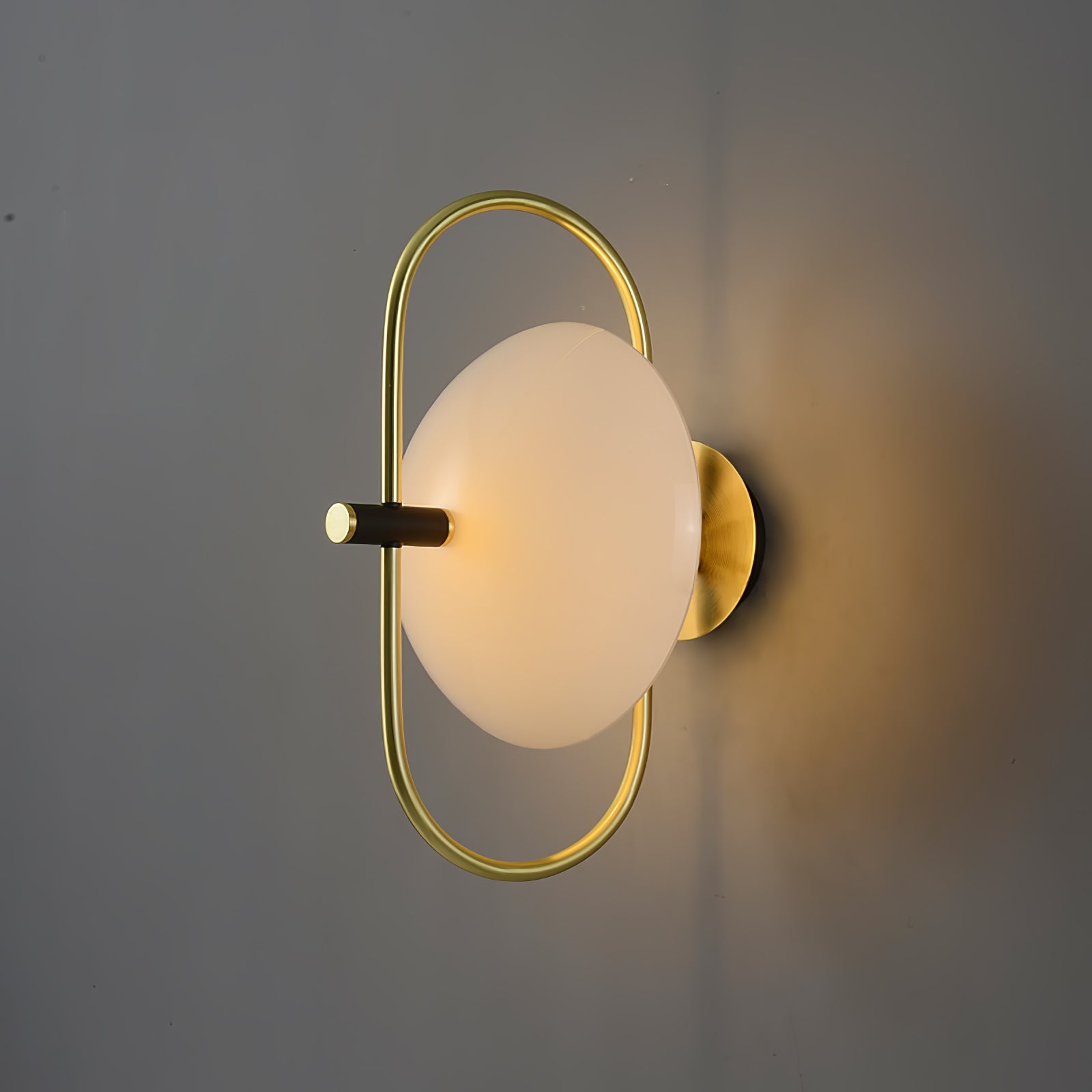 Madison Minimalist Metal Wall Lamp - Blowlighting