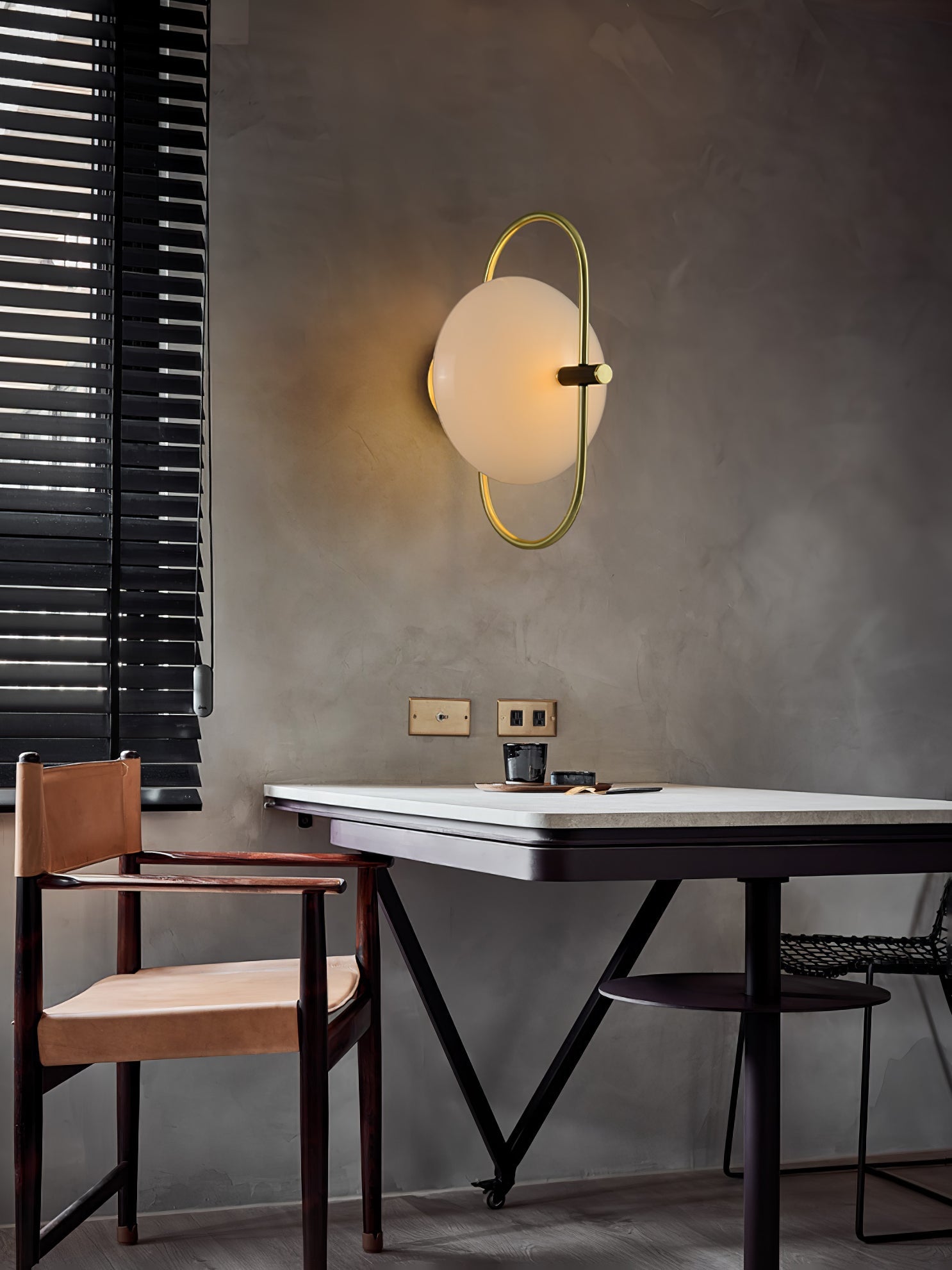 Madison Minimalist Metal Wall Lamp - Blowlighting