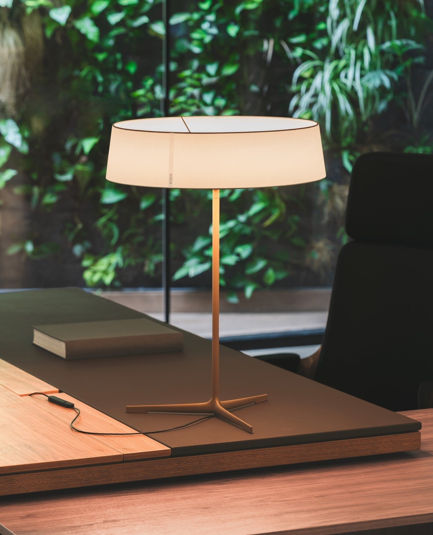 Dama Table Lamp - Blowlighting