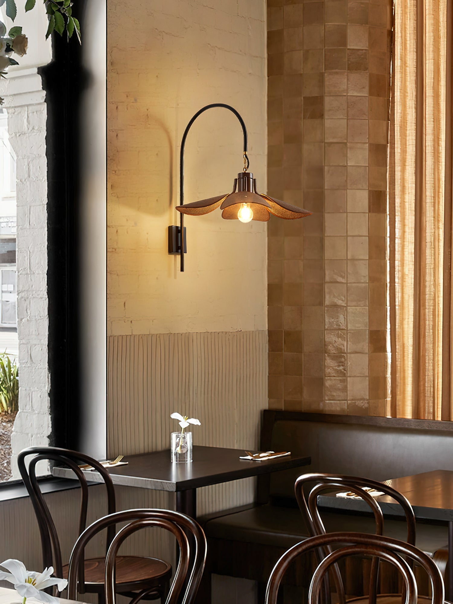 Petal Bloom Wall Lamp - Blowlighting