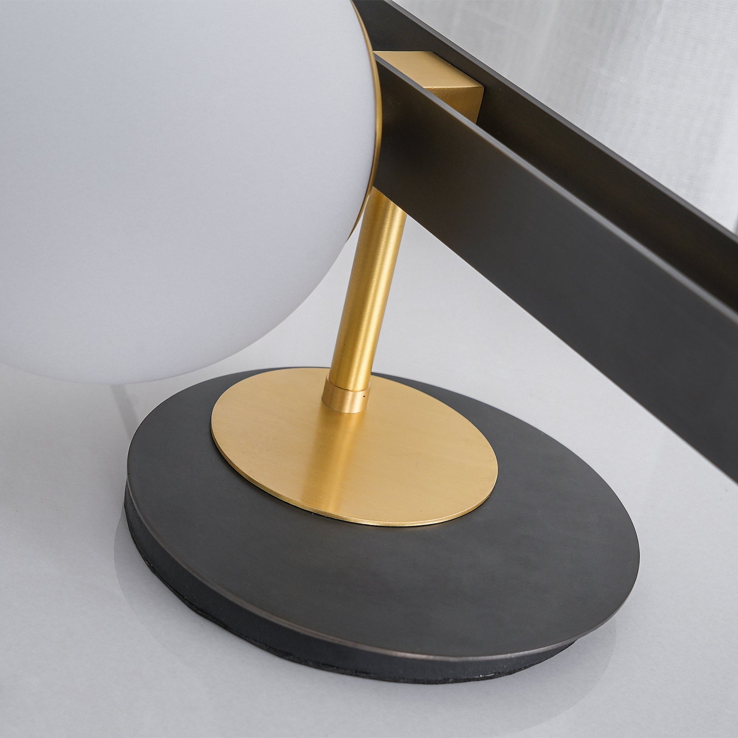 Planeta Table Lamp - Blowlighting