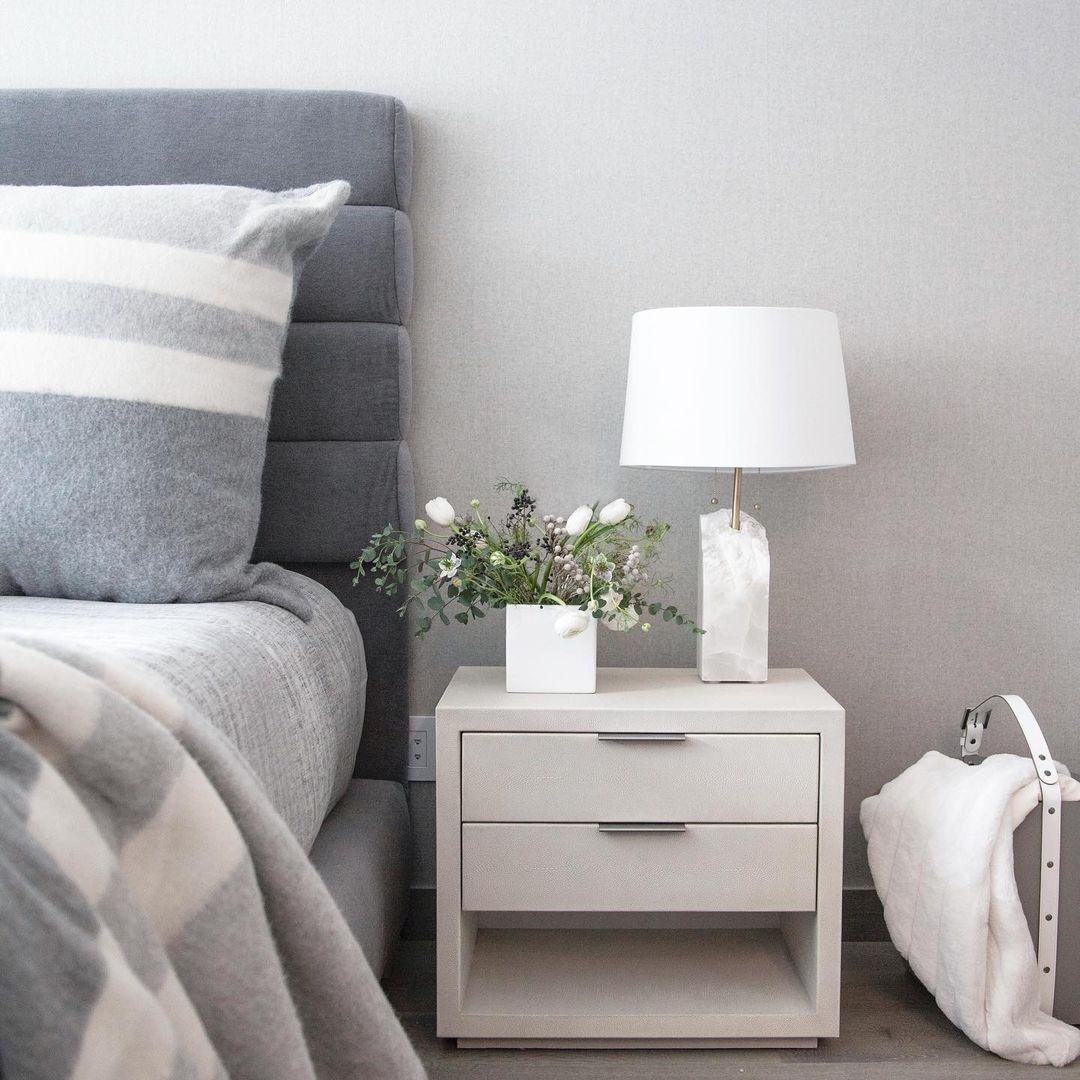 Syvaris Minimalist Alabaster Table Lamp - Blowlighting