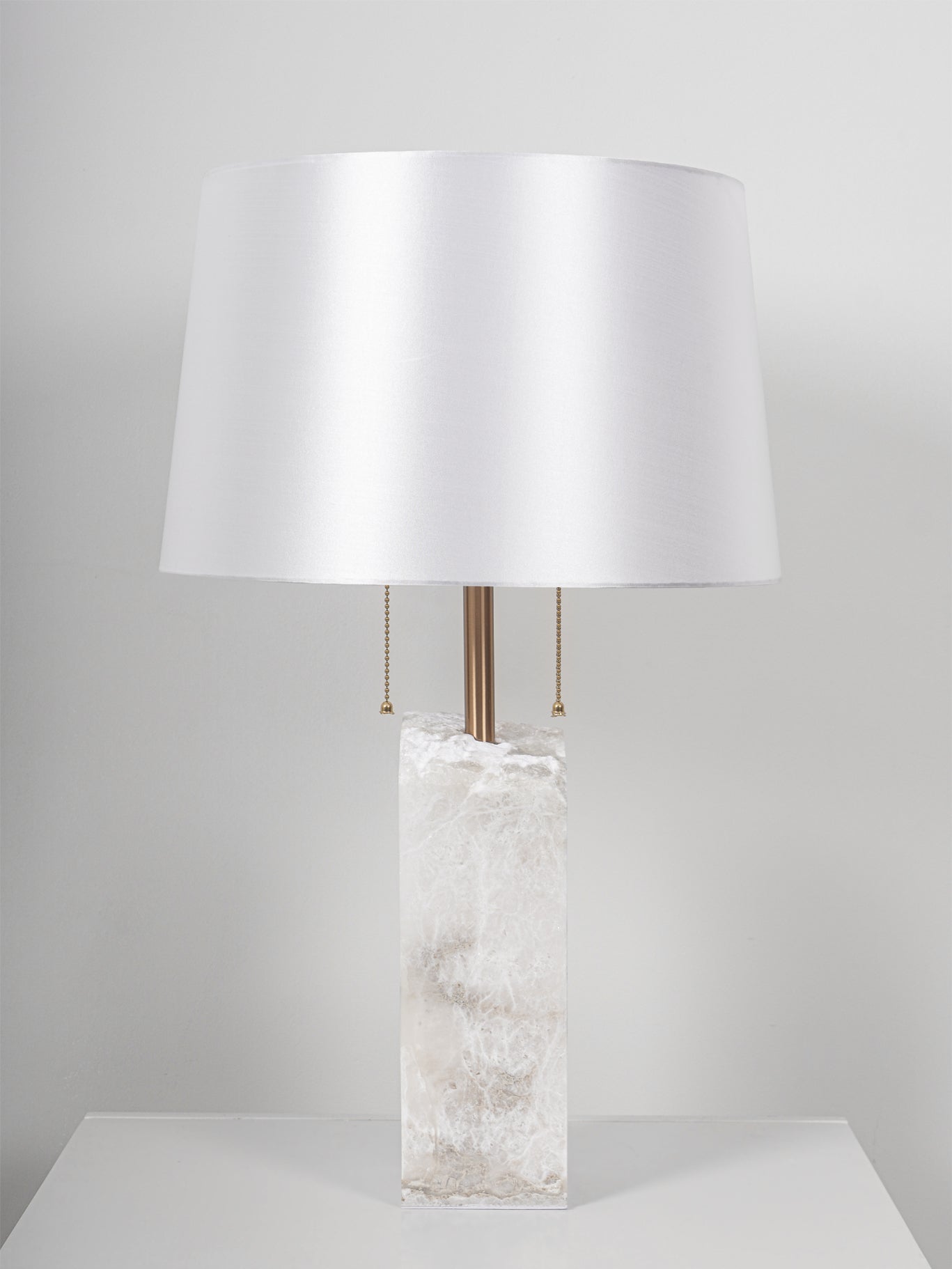 Syvaris Minimalist Alabaster Table Lamp - Blowlighting