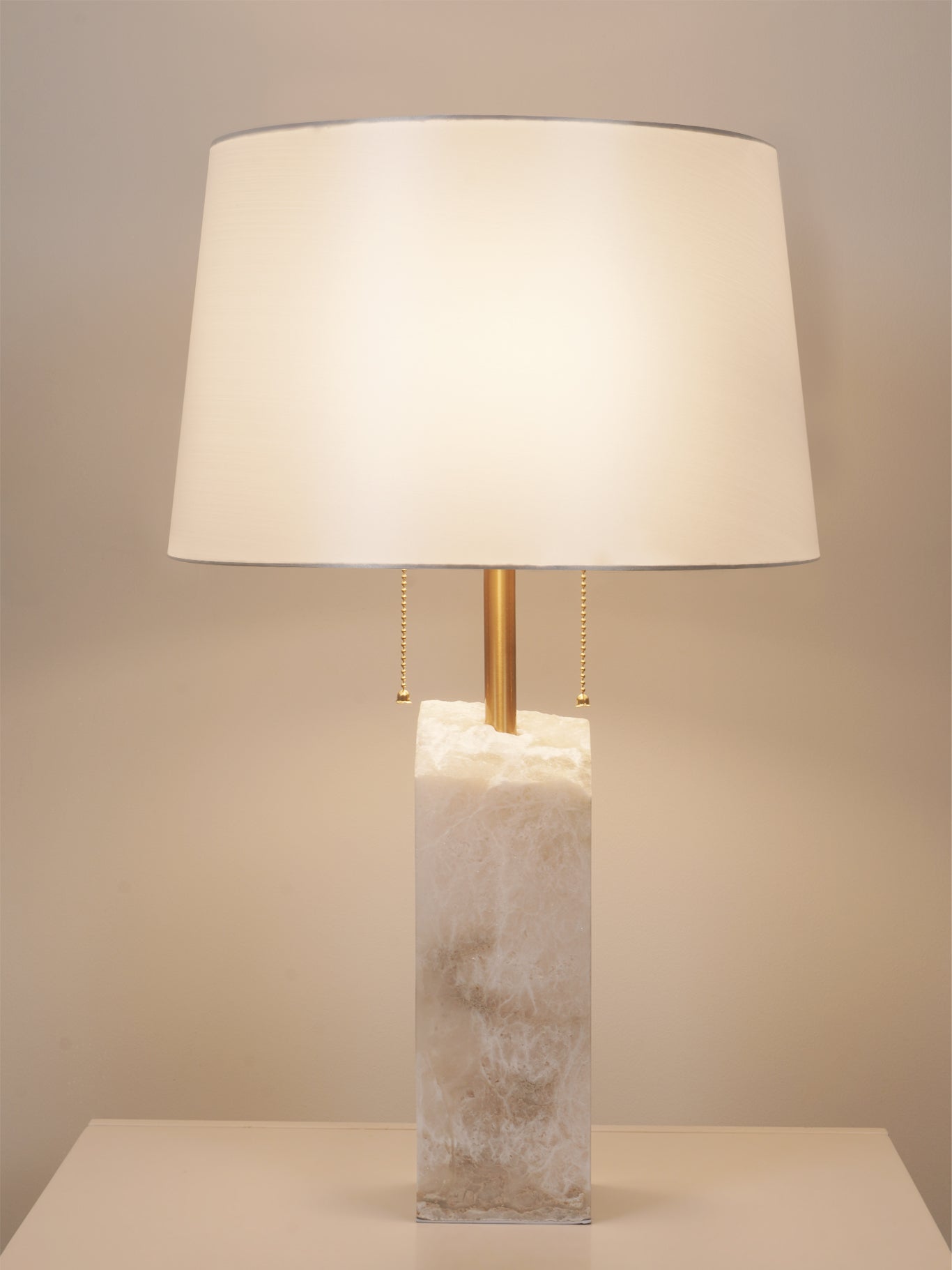 Syvaris Minimalist Alabaster Table Lamp - Blowlighting