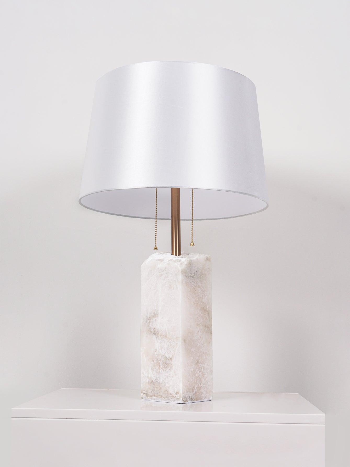 Syvaris Minimalist Alabaster Table Lamp - Blowlighting