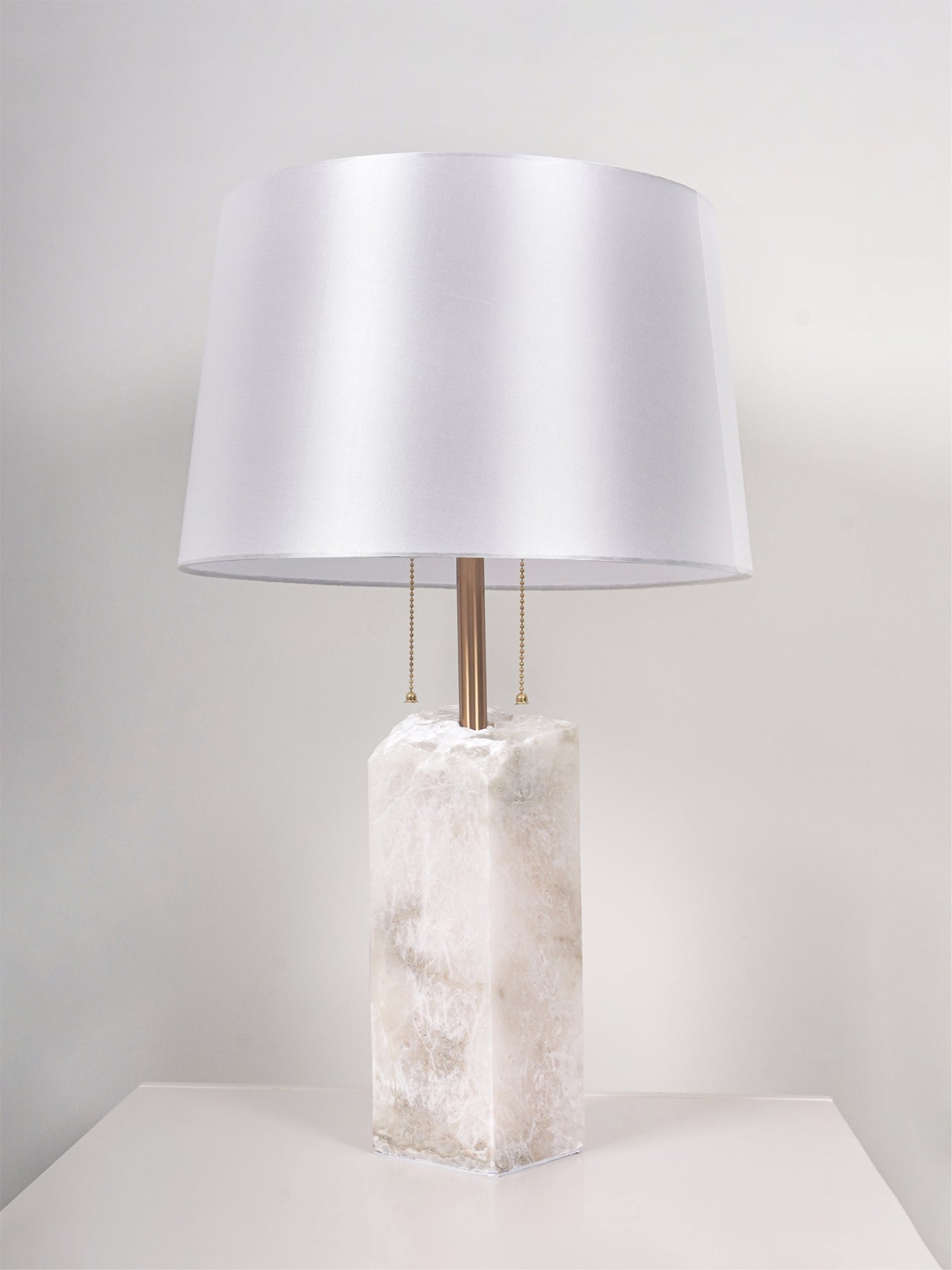 Syvaris Minimalist Alabaster Table Lamp - Blowlighting