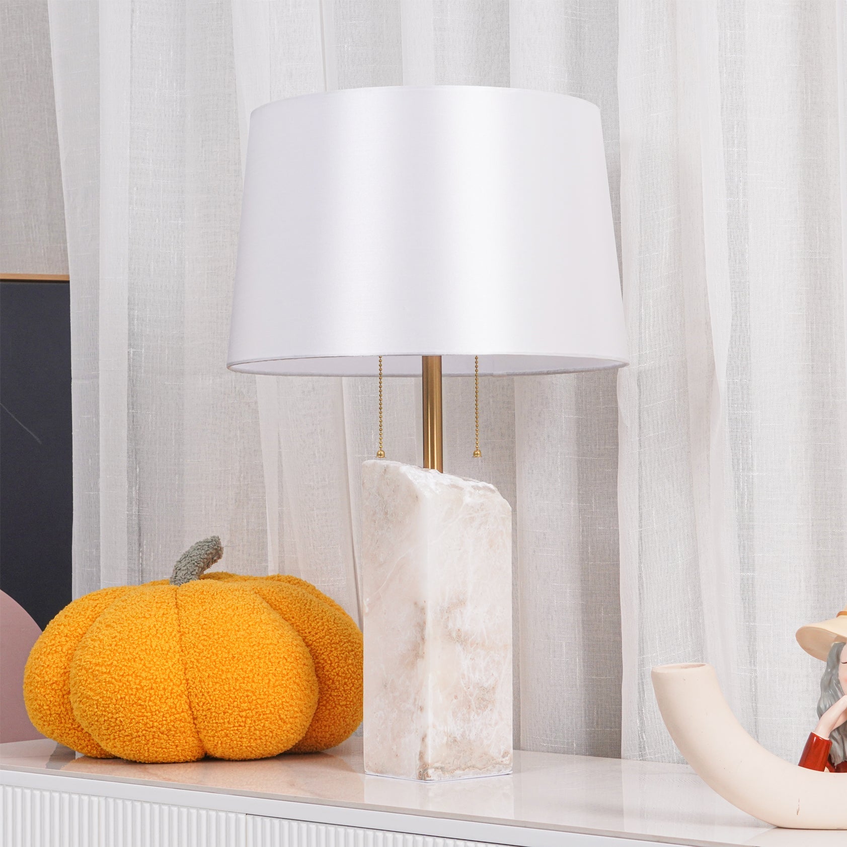 Syvaris Minimalist Alabaster Table Lamp - Blowlighting