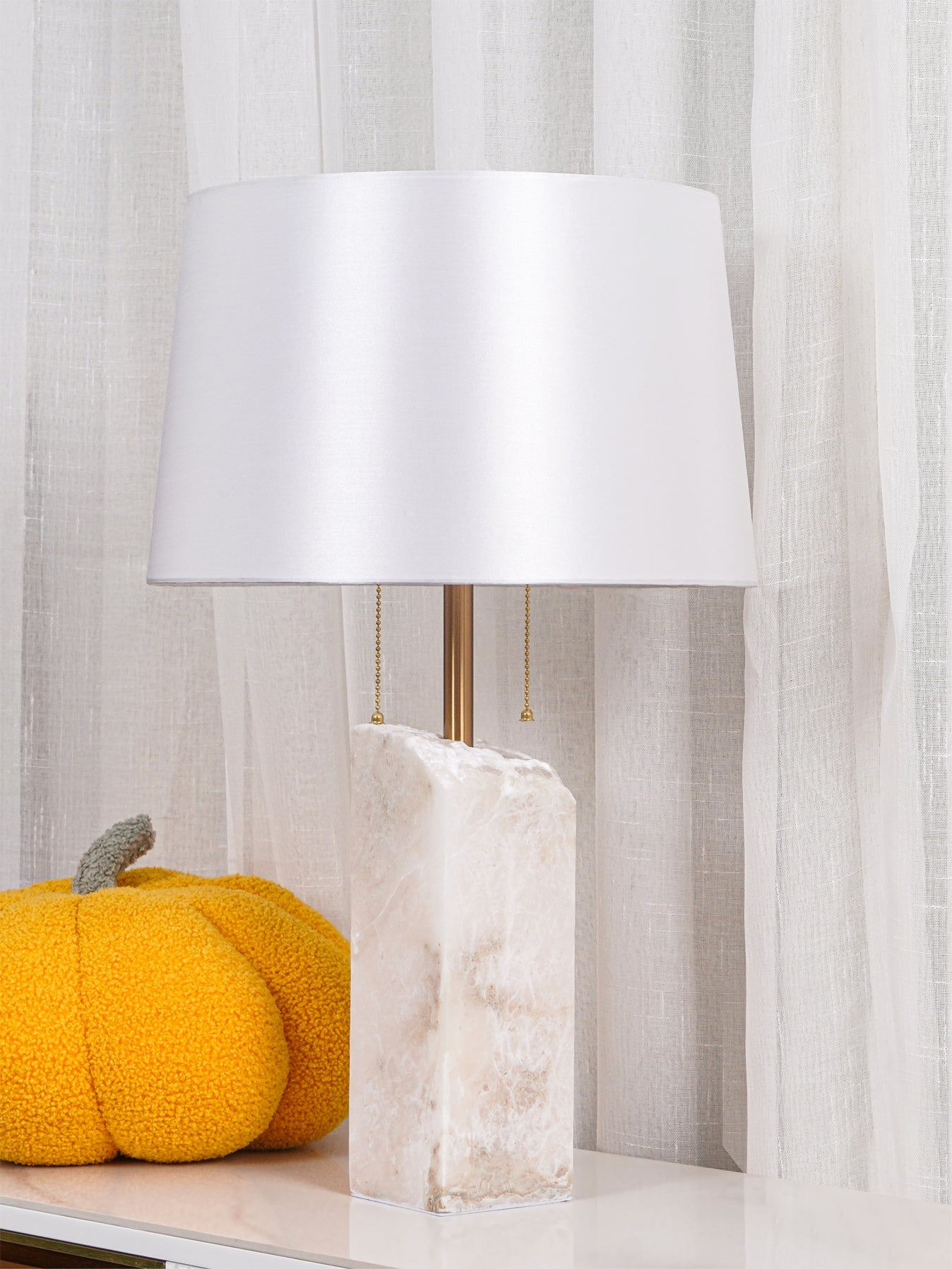 Syvaris Minimalist Alabaster Table Lamp - Blowlighting