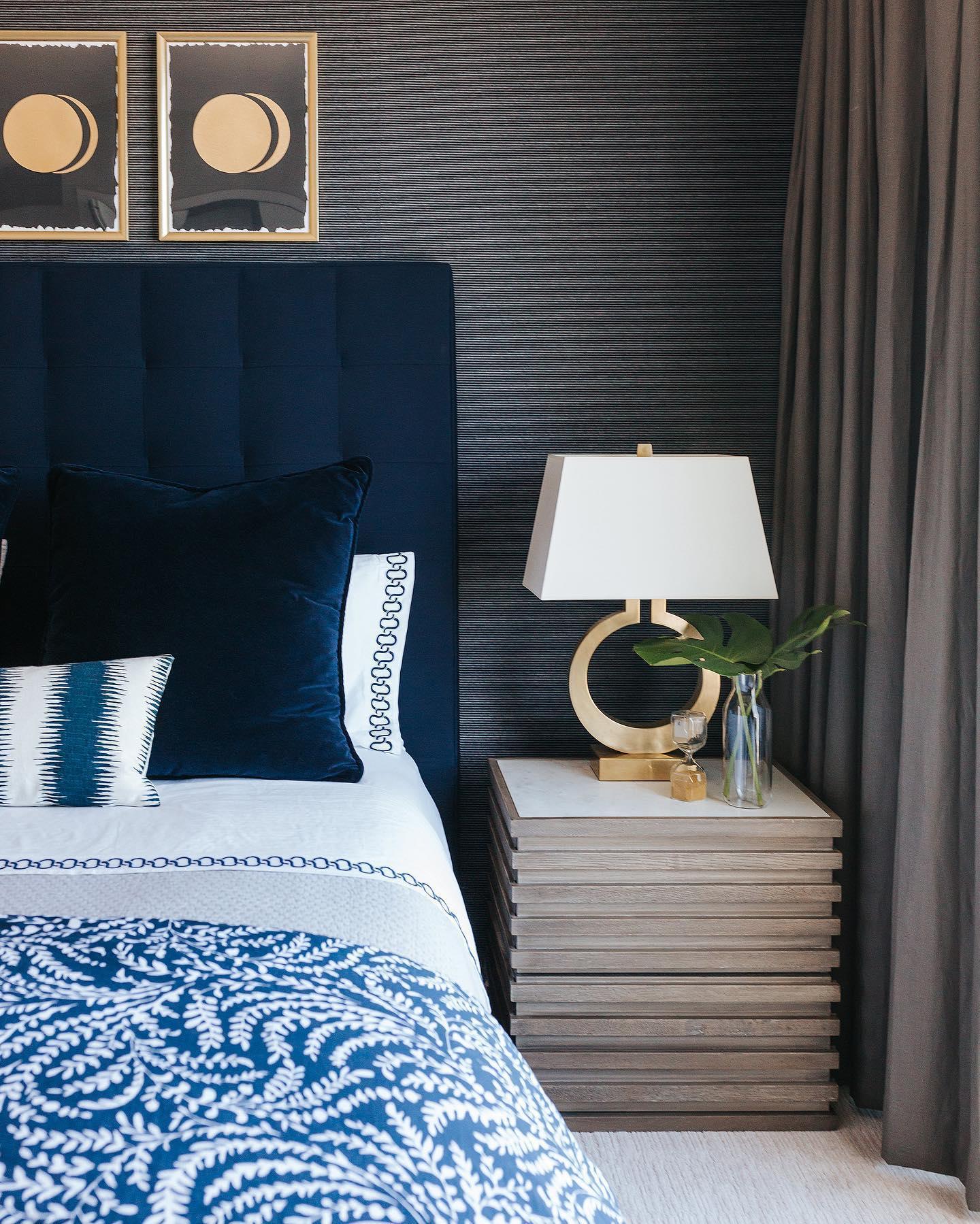 Ring Form Table Lamp - Blowlighting