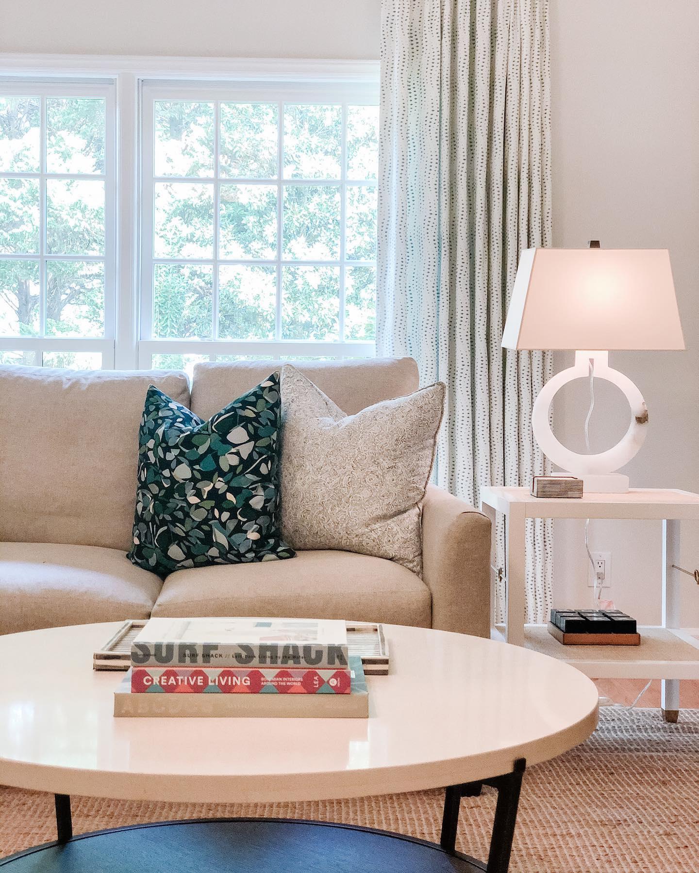 Ring Form Table Lamp - Blowlighting