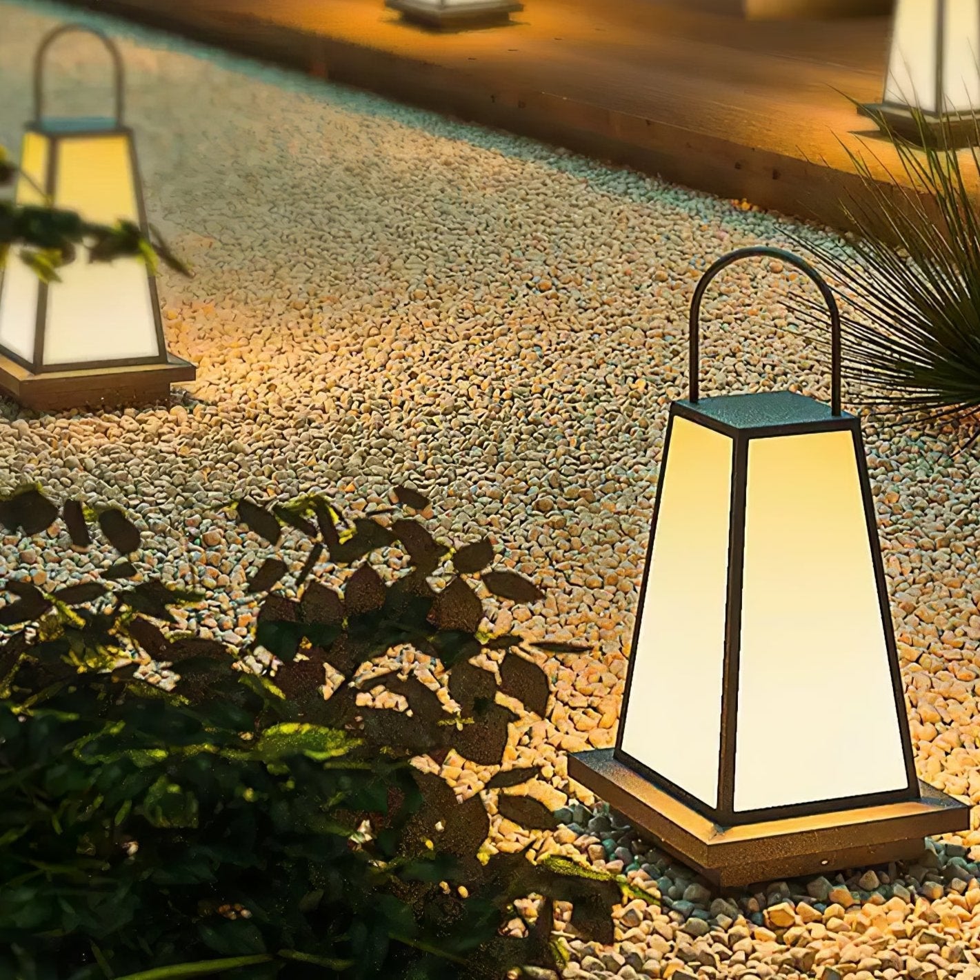 Roam Lantern Garden Outdoor Lamp - Blowlighting