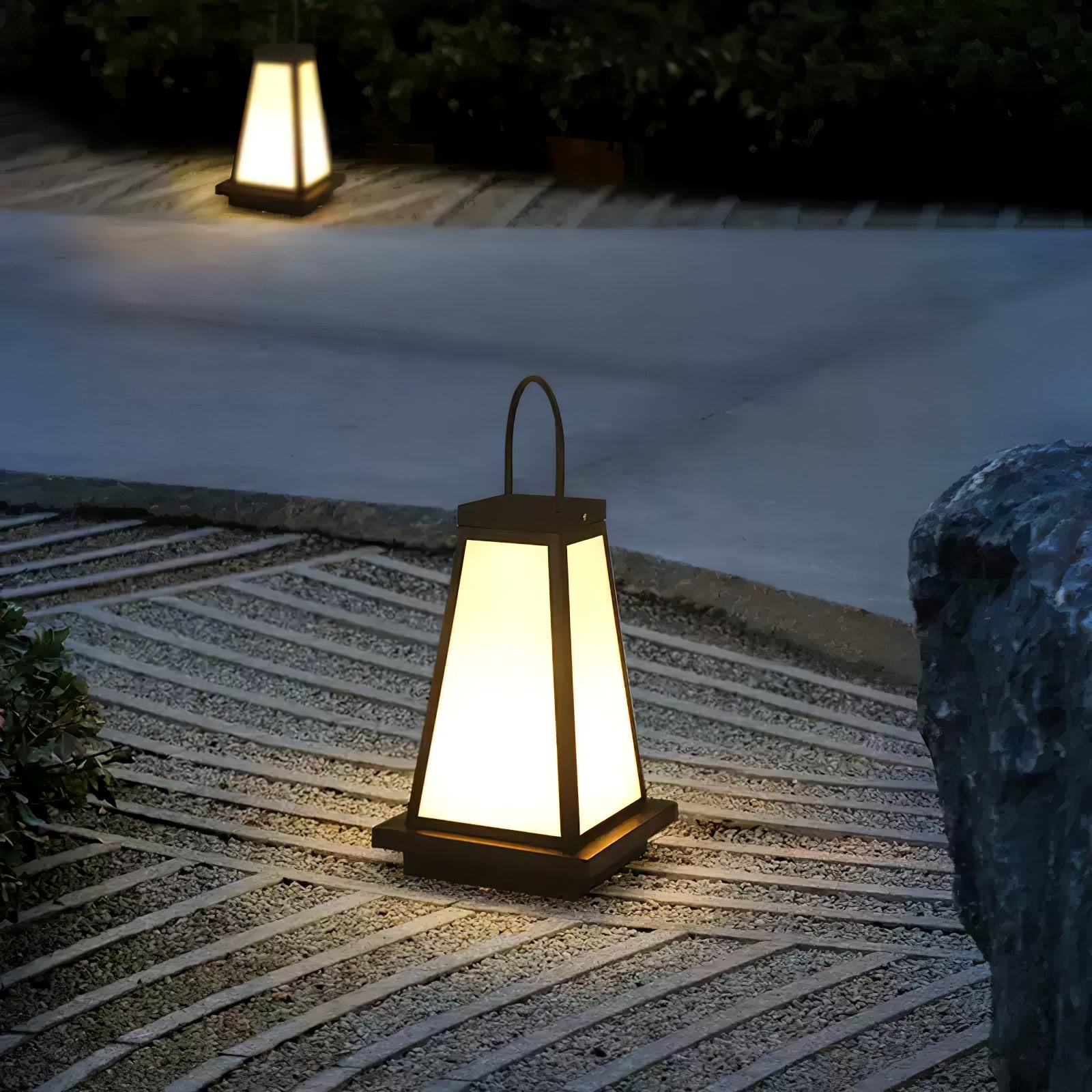 Roam Lantern Garden Outdoor Lamp - Blowlighting