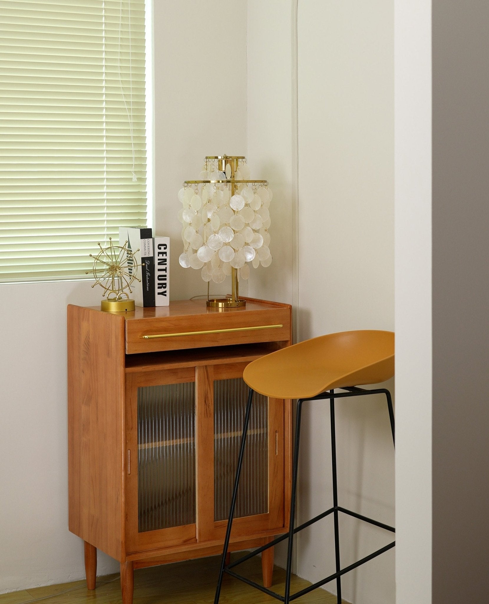 Round Shell Table Lamp - Blowlighting