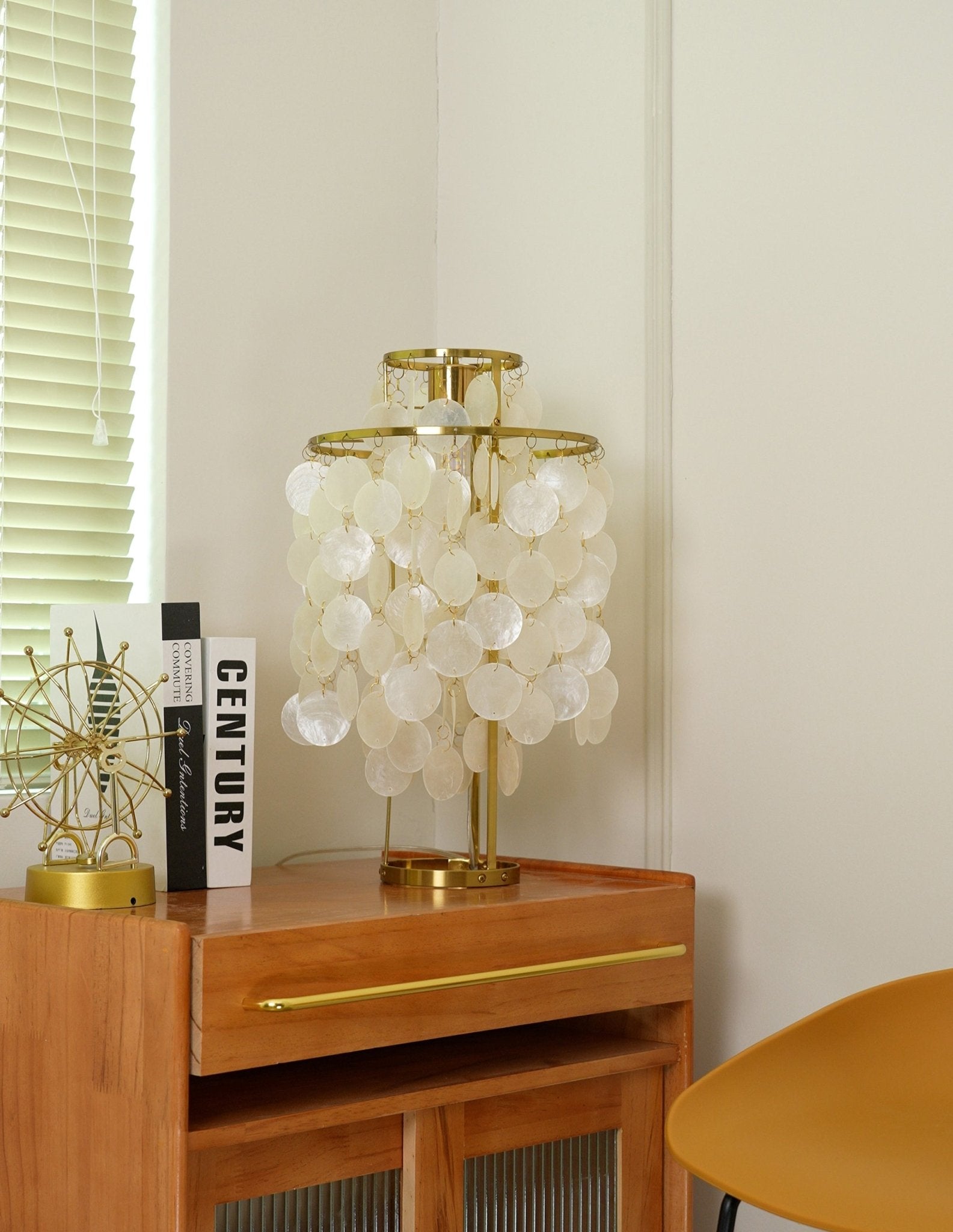 Round Shell Table Lamp - Blowlighting