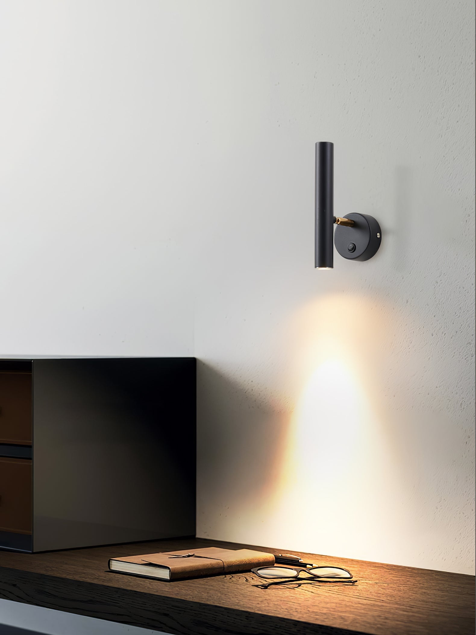 Slender Adjustable Wall Lamp - Blowlighting