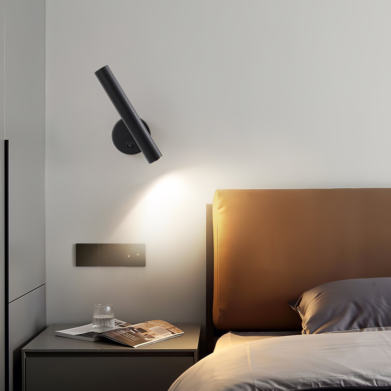 Slender Adjustable Wall Lamp - Blowlighting