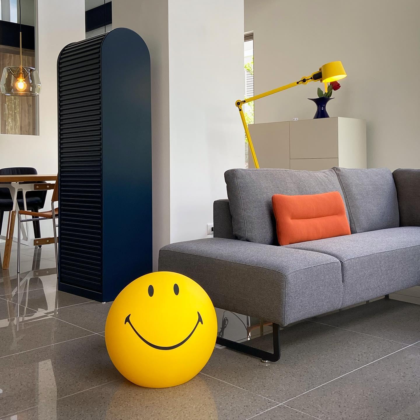 Smiling Table Lamp - Blowlighting