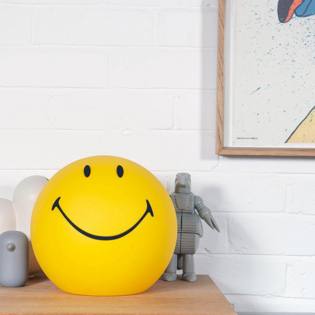 Smiling Table Lamp - Blowlighting