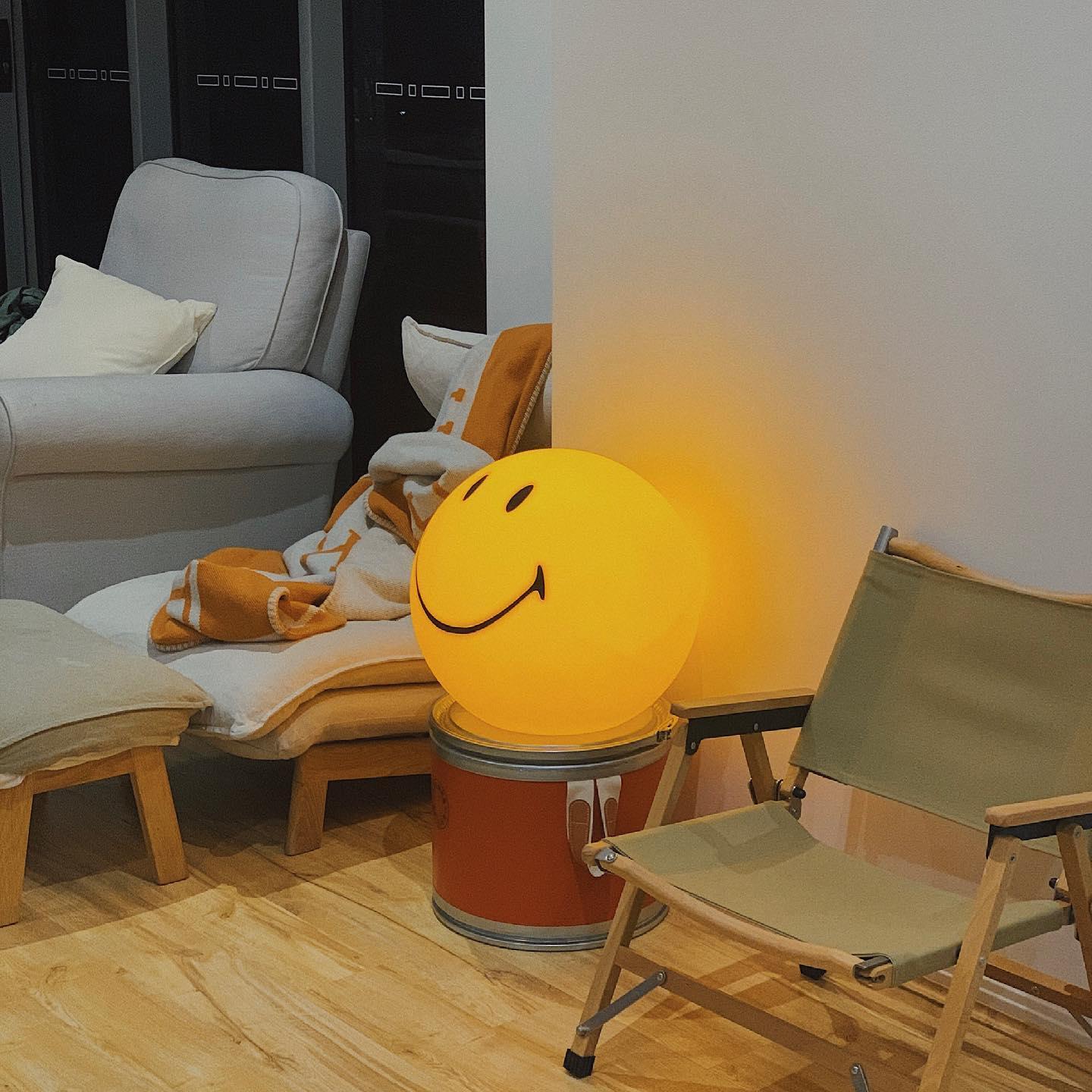 Smiling Table Lamp - Blowlighting