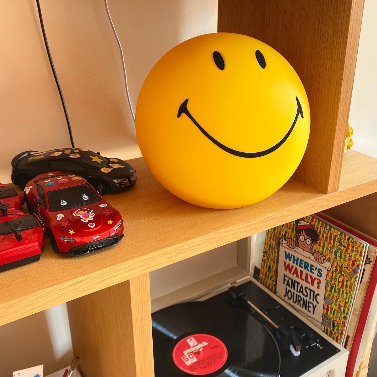 Smiling Table Lamp - Blowlighting