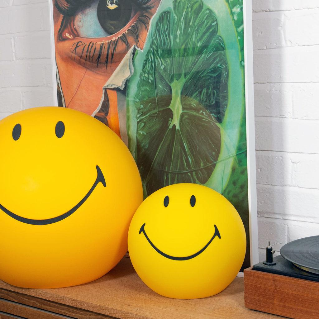 Smiling Table Lamp - Blowlighting