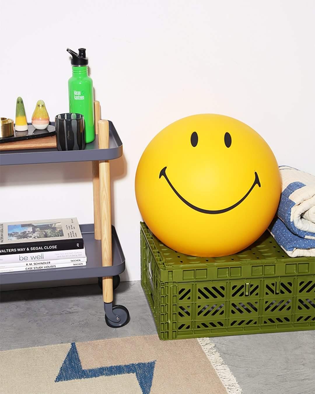 Smiling Table Lamp - Blowlighting