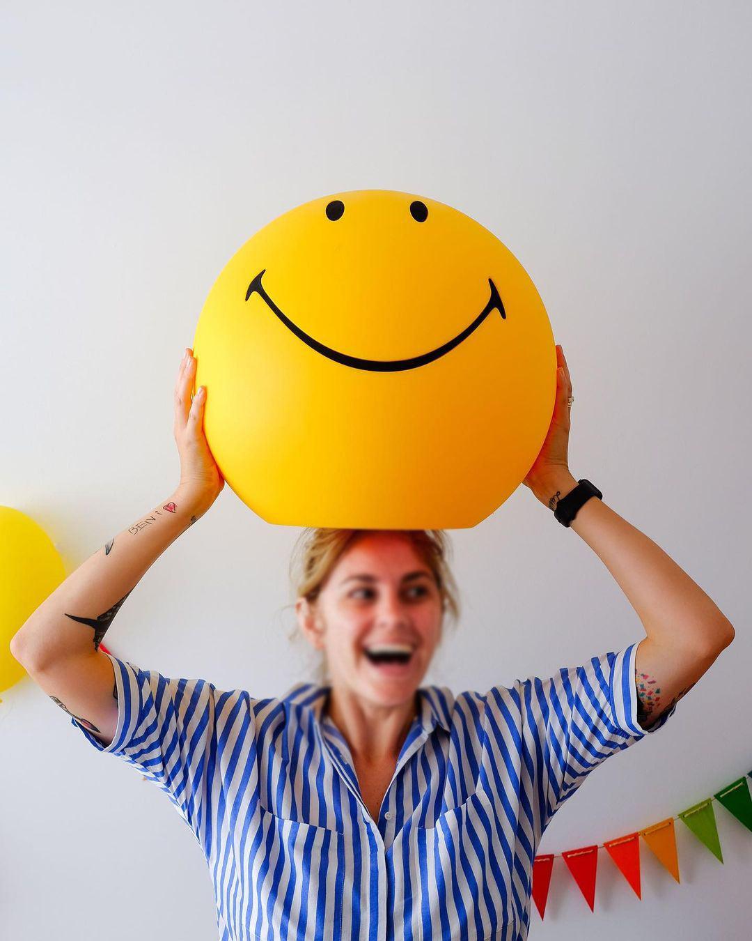 Smiling Table Lamp - Blowlighting