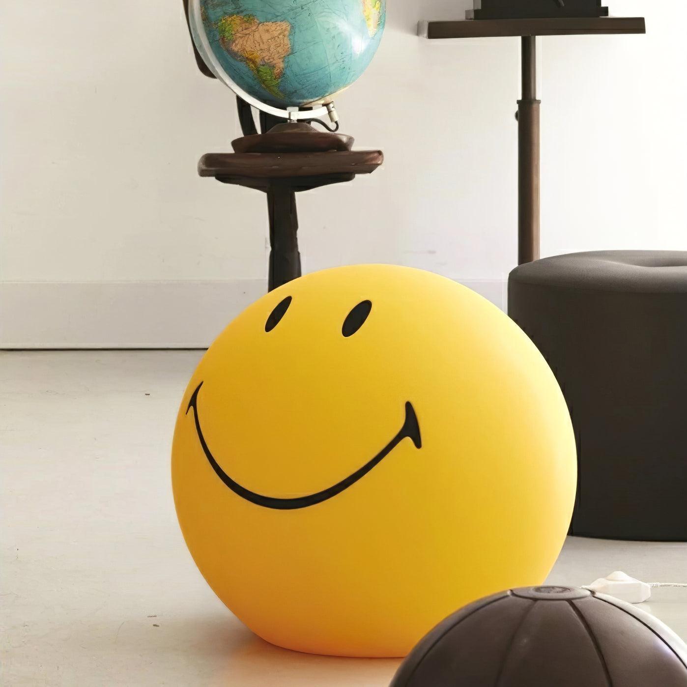 Smiling Table Lamp - Blowlighting