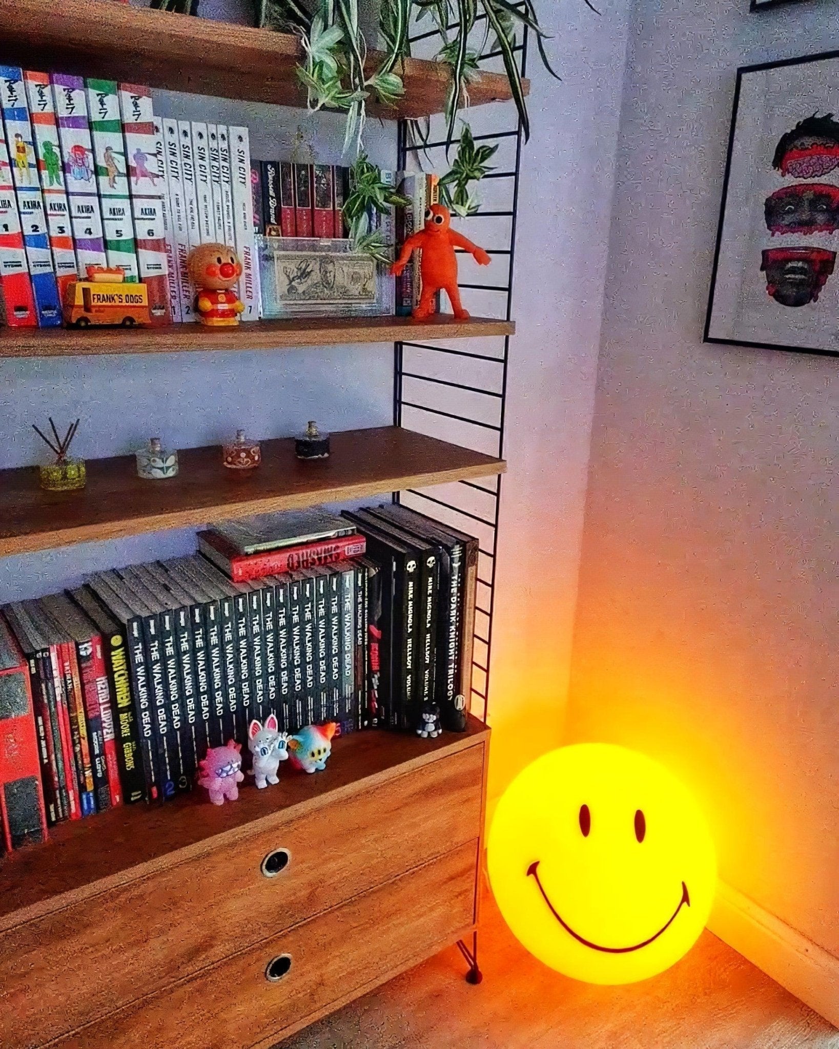 Smiling Table Lamp - Blowlighting
