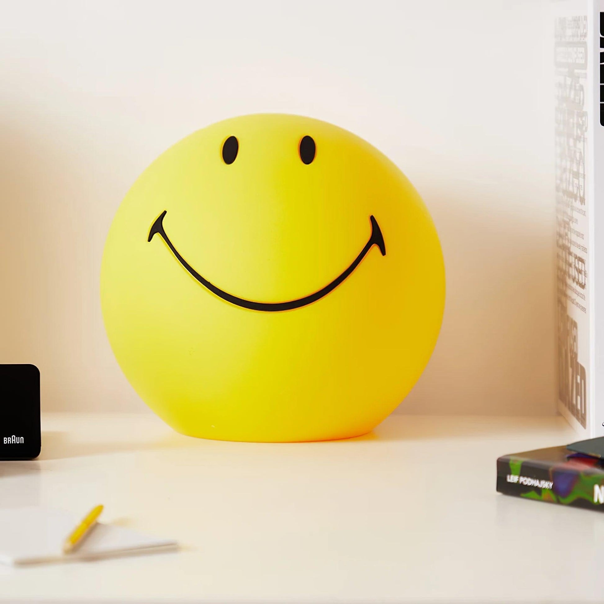 Smiling Table Lamp - Blowlighting